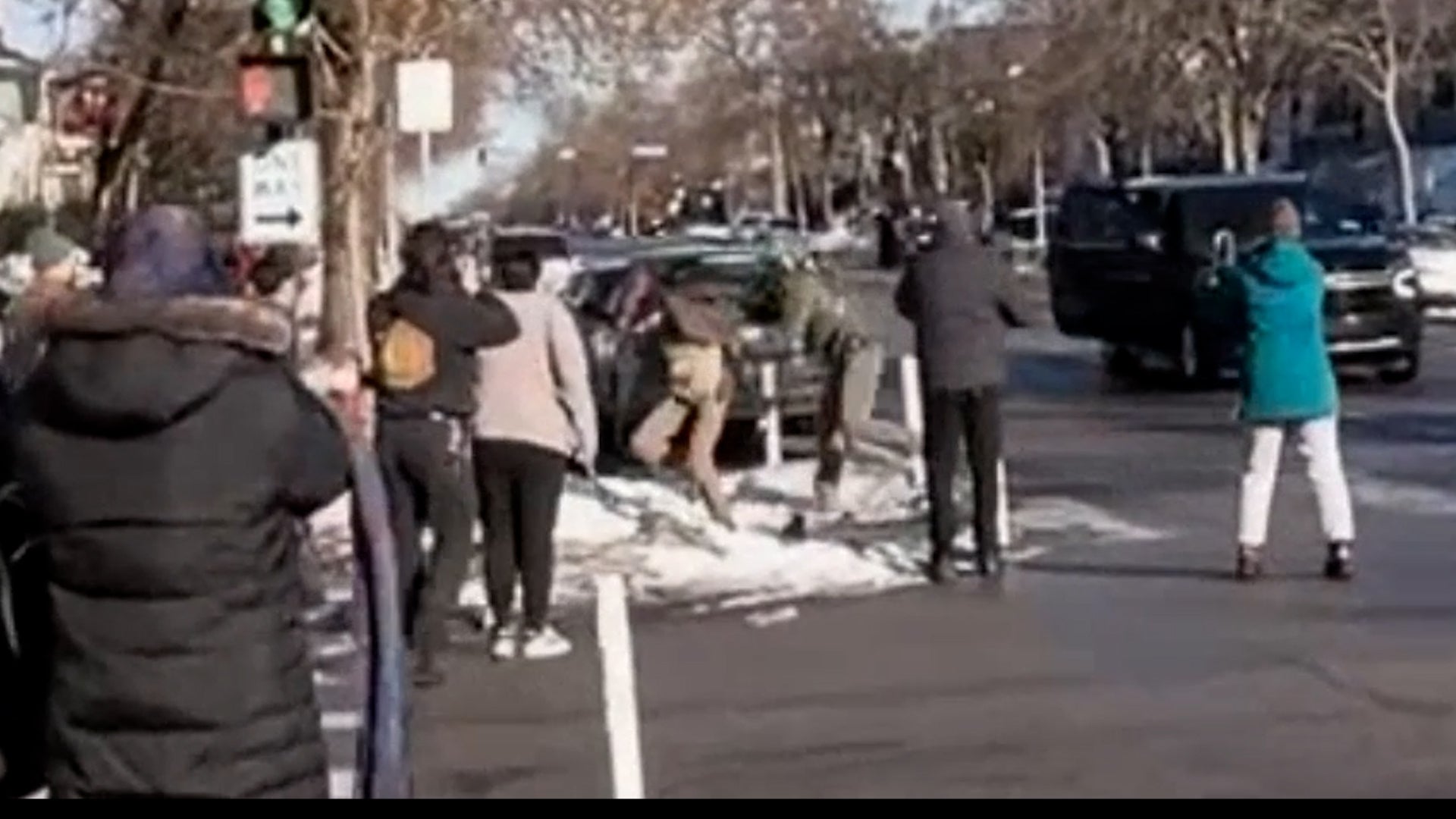 An agent grabs Pretti before others join to help wrestle him to the ground