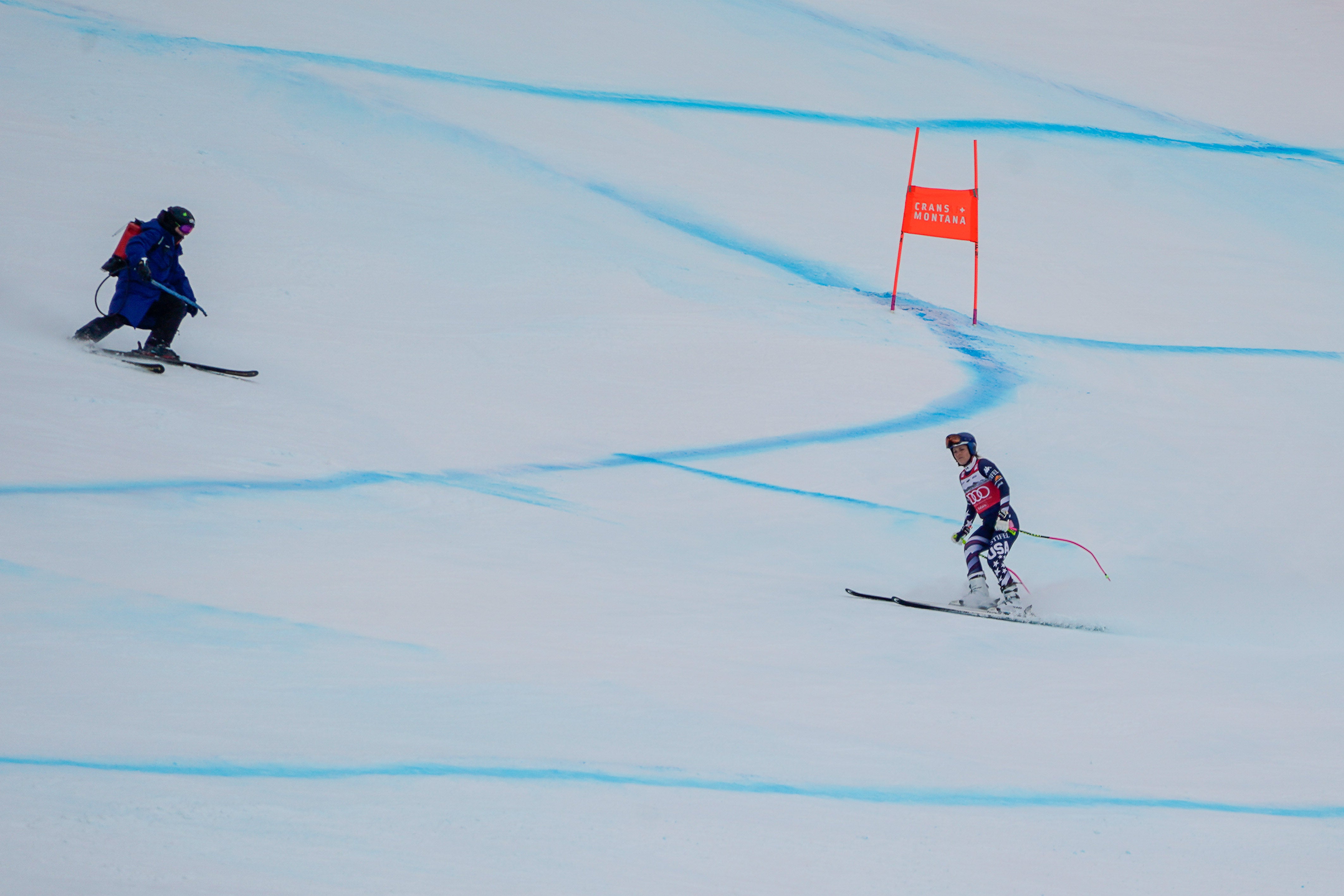 Vonn managed to ski to the finish area but was in visible pain