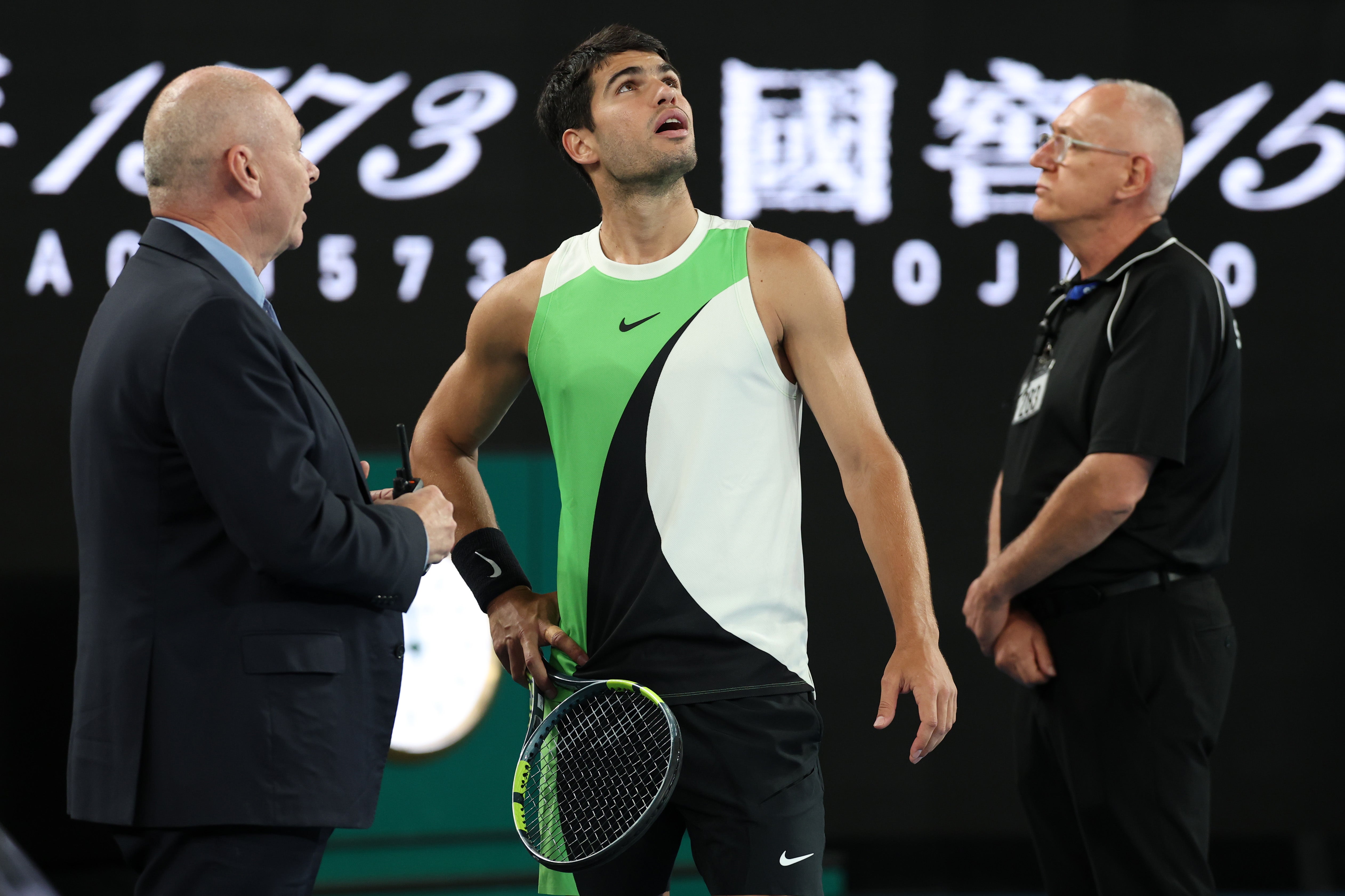 Carlos Alcaraz complains over roof closure in seismic Australian Open final