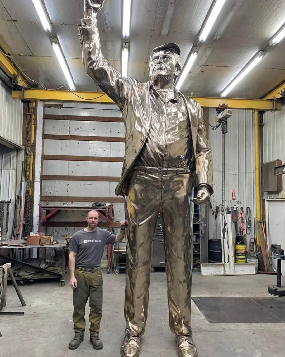 A new status of Donald Trump is being created and will be placed at his golf club in Miami. A picture of a giant Trump statue made a year ago by artist Alana Cottrill