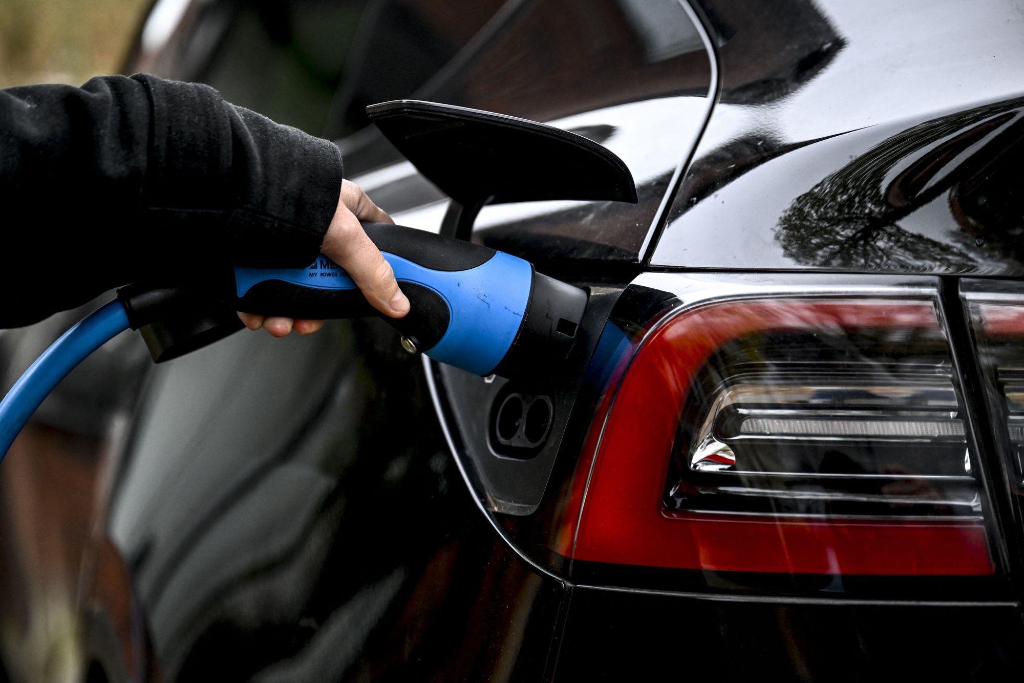 A 2024 fire at Randall Cobb's mansion in Nashville was caused by a faulty charging cable provided by Tesla, according to court filings