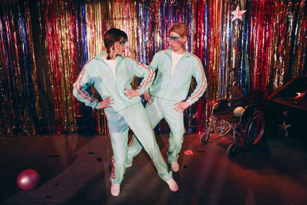 Swift and Gleeson perform a dance routine at the end of the video