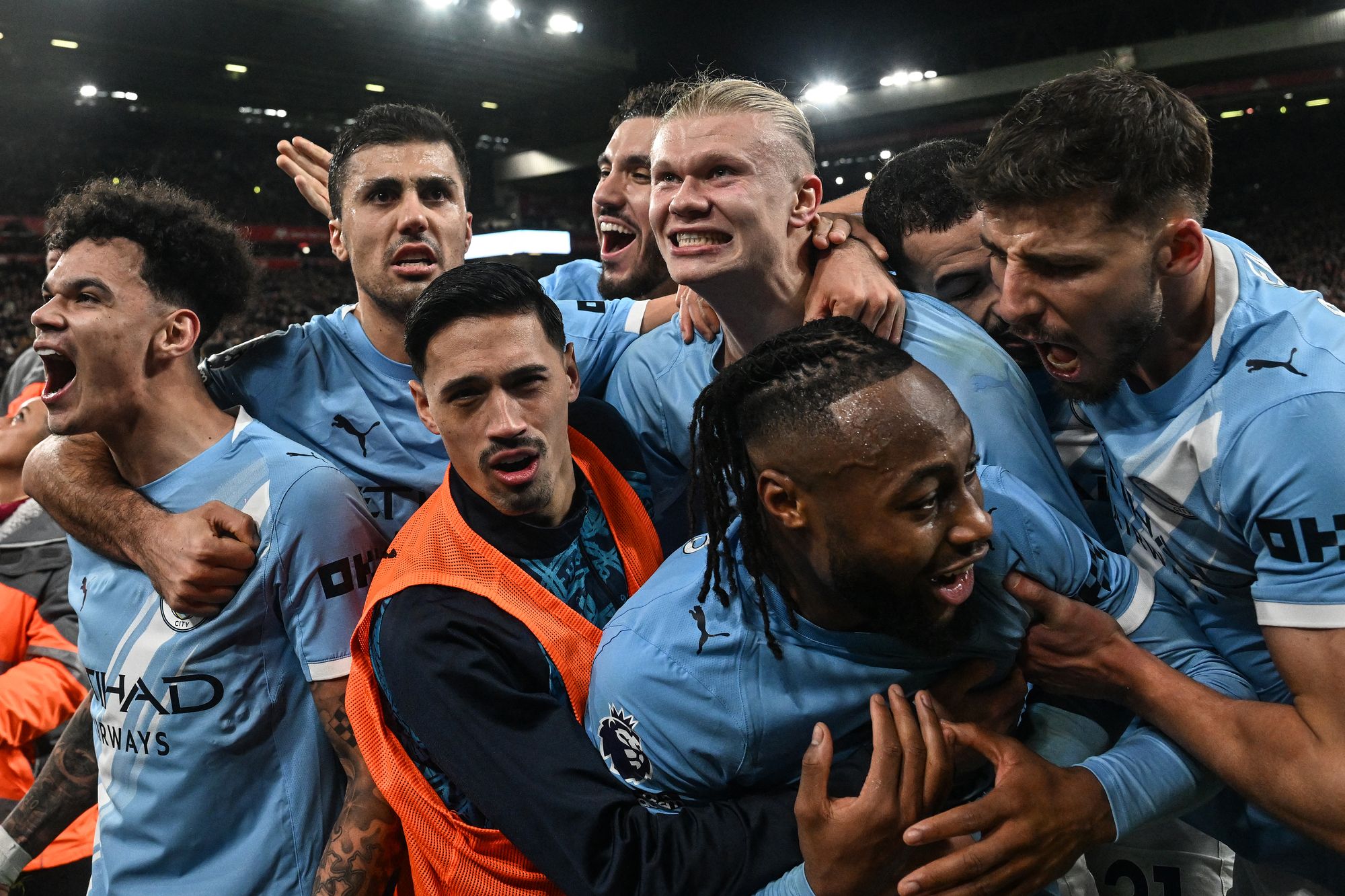 Manchester City celebrate after Erling Haaland's penalty