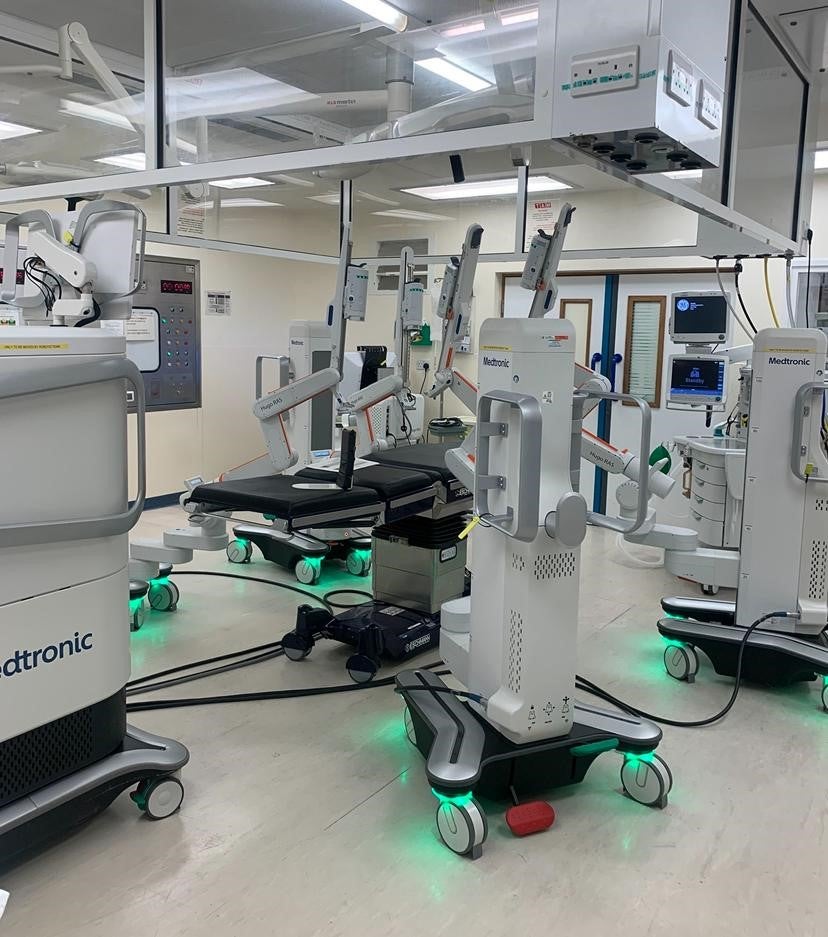 The robot has four arms that are operated remotely by the surgeon, who has a 3D view inside the patient’s body thanks to a camera on one of the arms