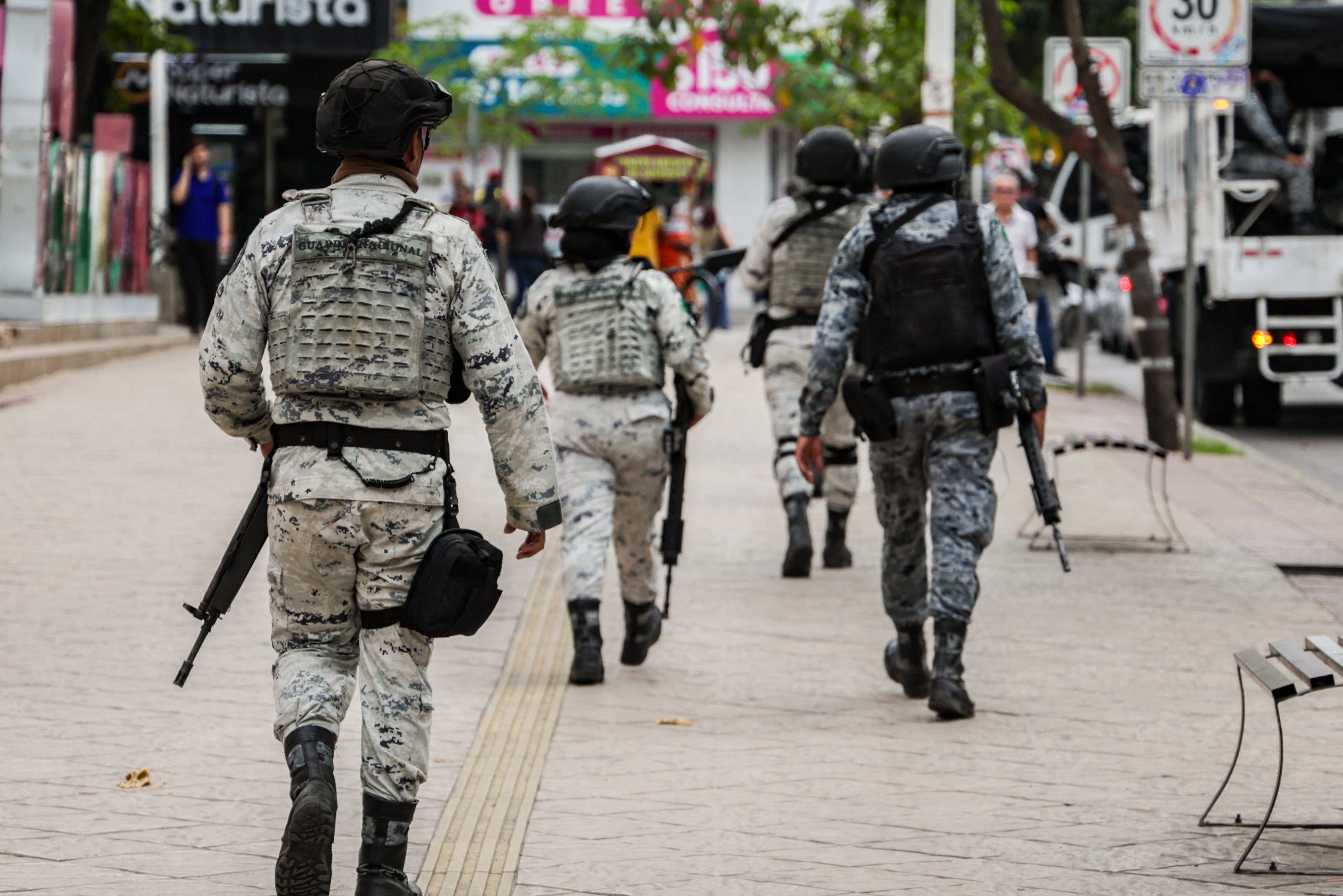 More than 1000 National Guard personnel have been deployed to Sinaloa as the Mexican government attempts to reassert control.