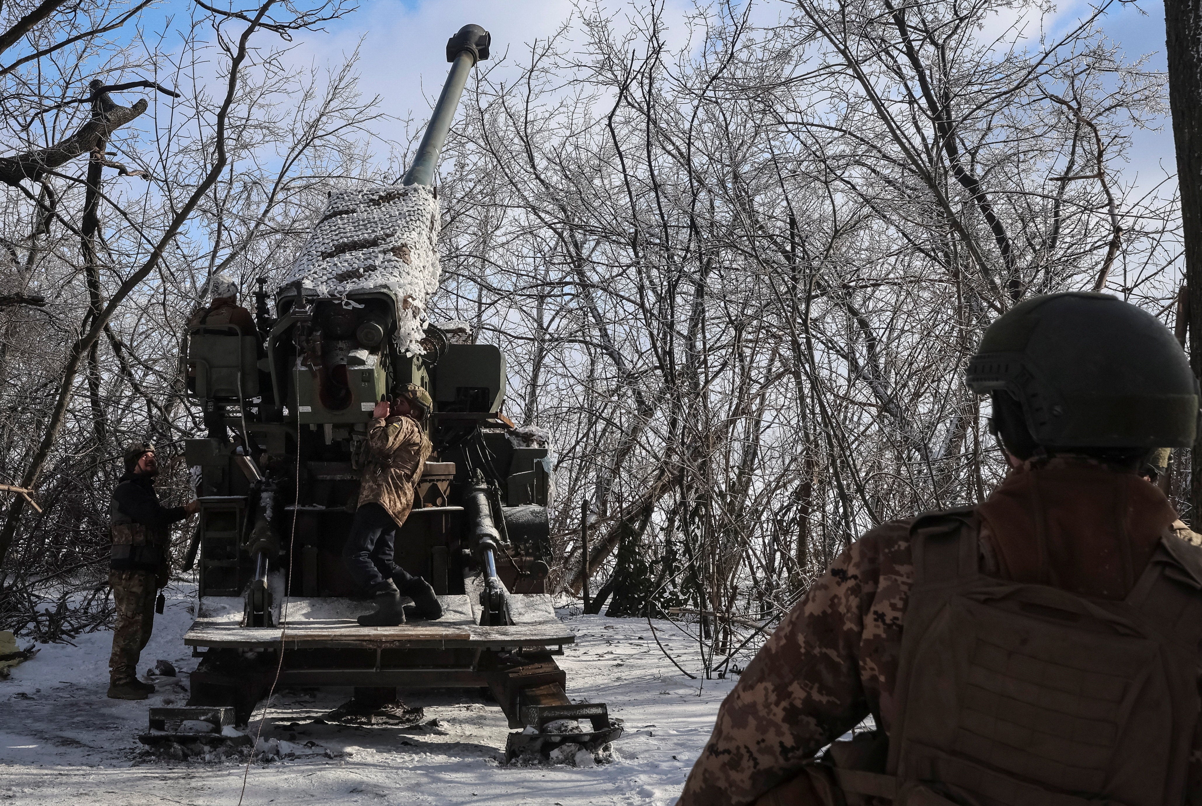 Frontline Ukrainian forces prepare a howitzer for firing towards Russian troops in Kharkiv region on 9 February