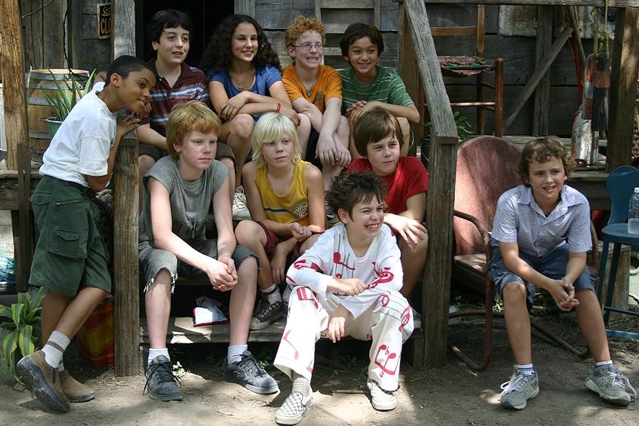 Блејк Герет са глумачком екипом 'Како јести пржене црве' на сету