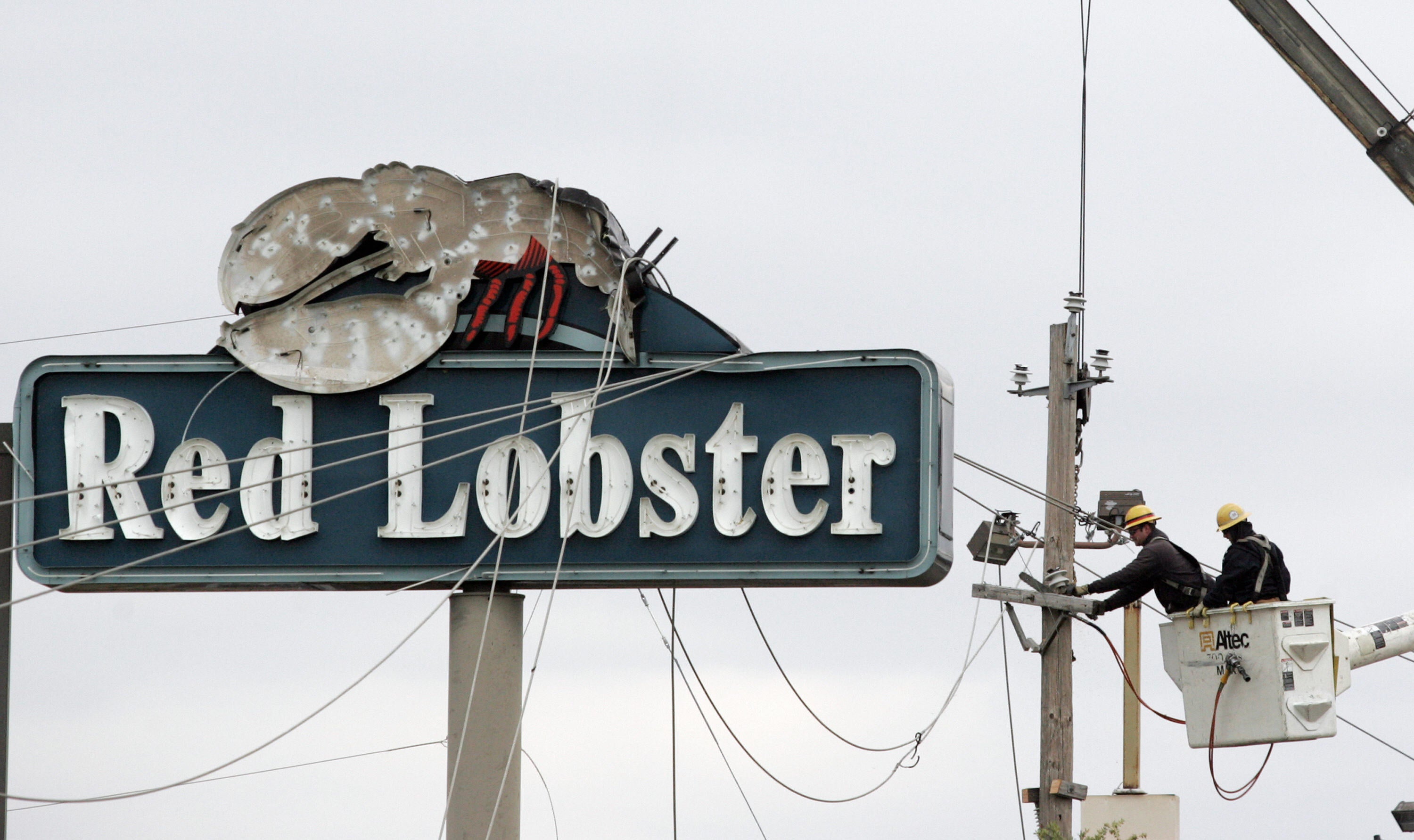 In 2014, Golden Gate Capital sold Red Lobster’s properties, leaving the chain with costly leases on hundreds of locations that limited financial flexibility