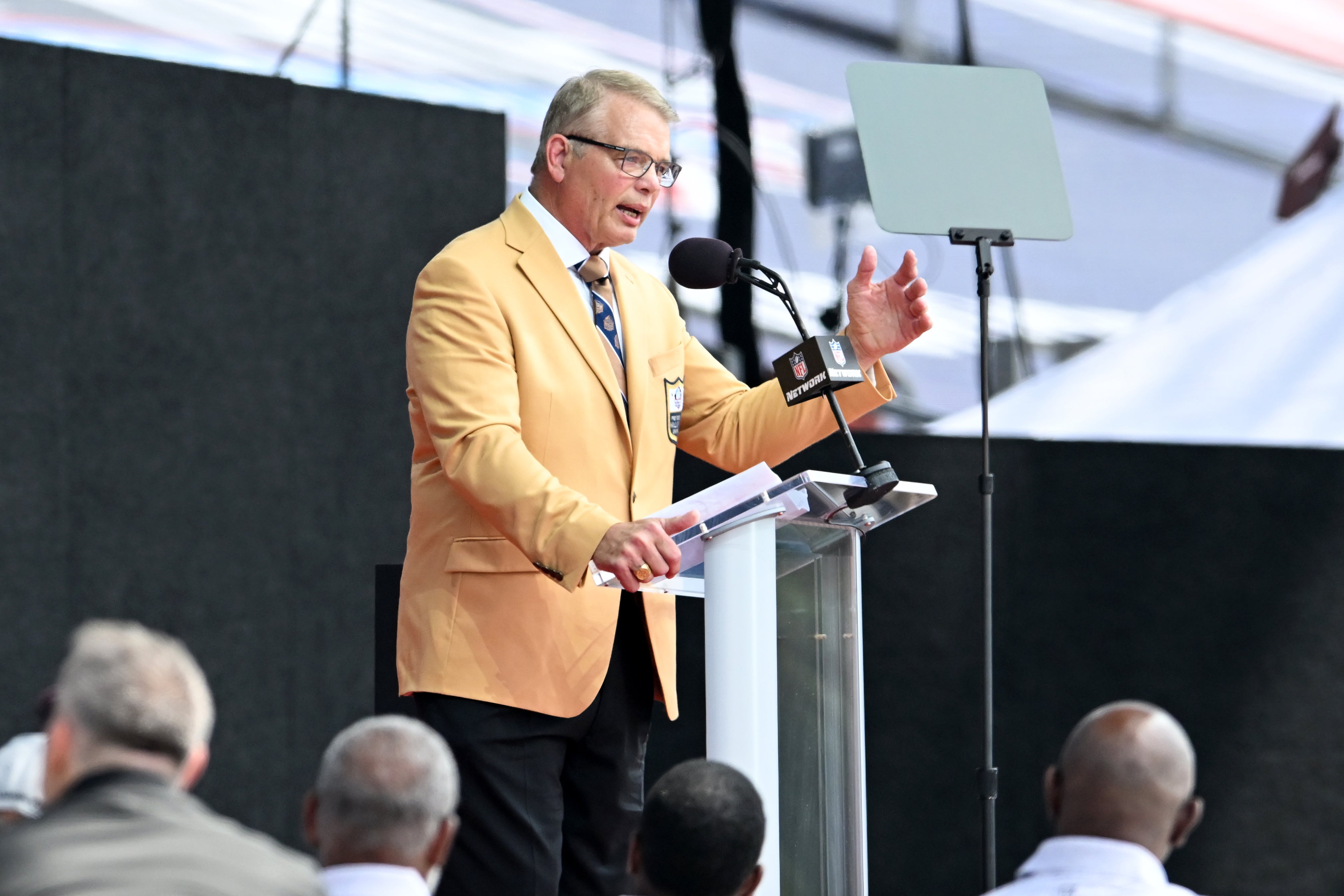 Joe Klecko, a former star for the New York Jets, had pleaded guilty to perjury after lying to a federal grand jury that was investigating insurance fraud