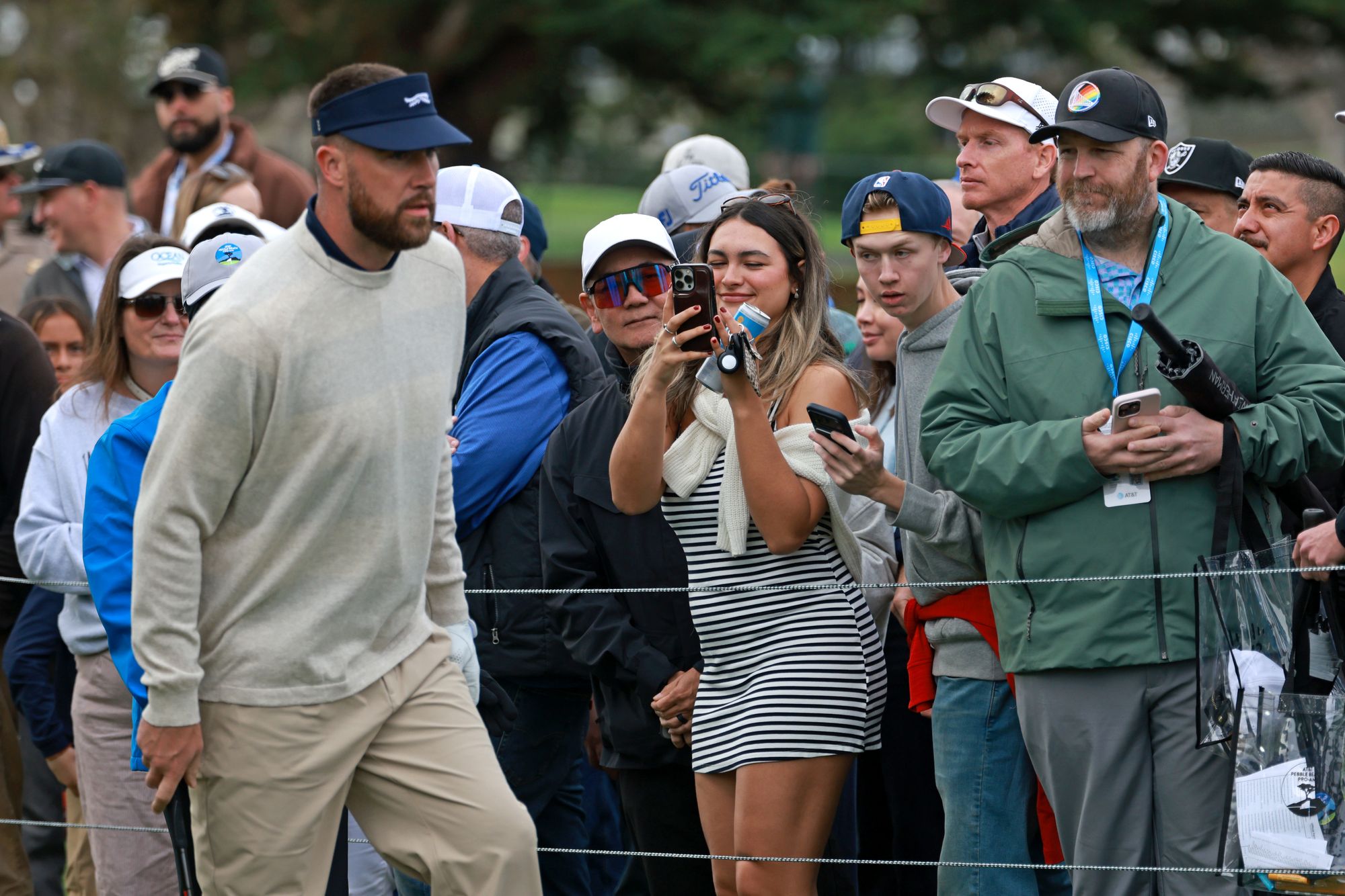 More than 1,000 spectators lined the left side of the first fairway at Pebble Beach, but all they saw was Kelce