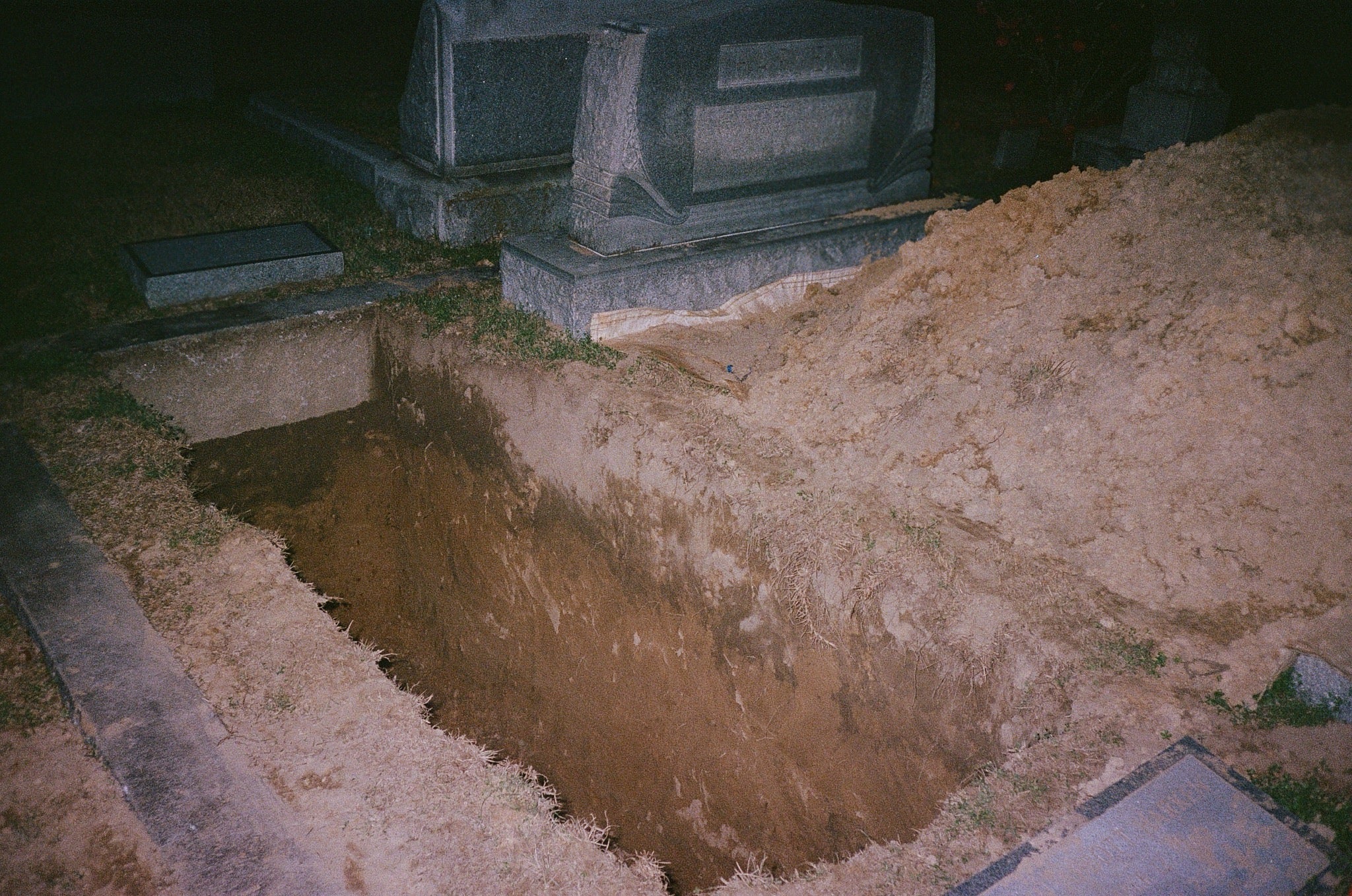 The couple had discovered the open grave during daylight, and resolved to come back after dark