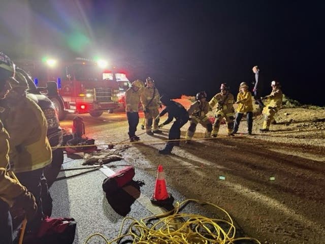 <p>Recovery teams along Highway 1</p>