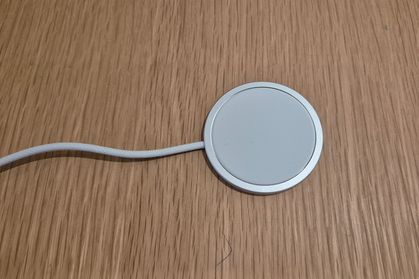 best wireless charger indybest review Apple magsafe charger (2m)
