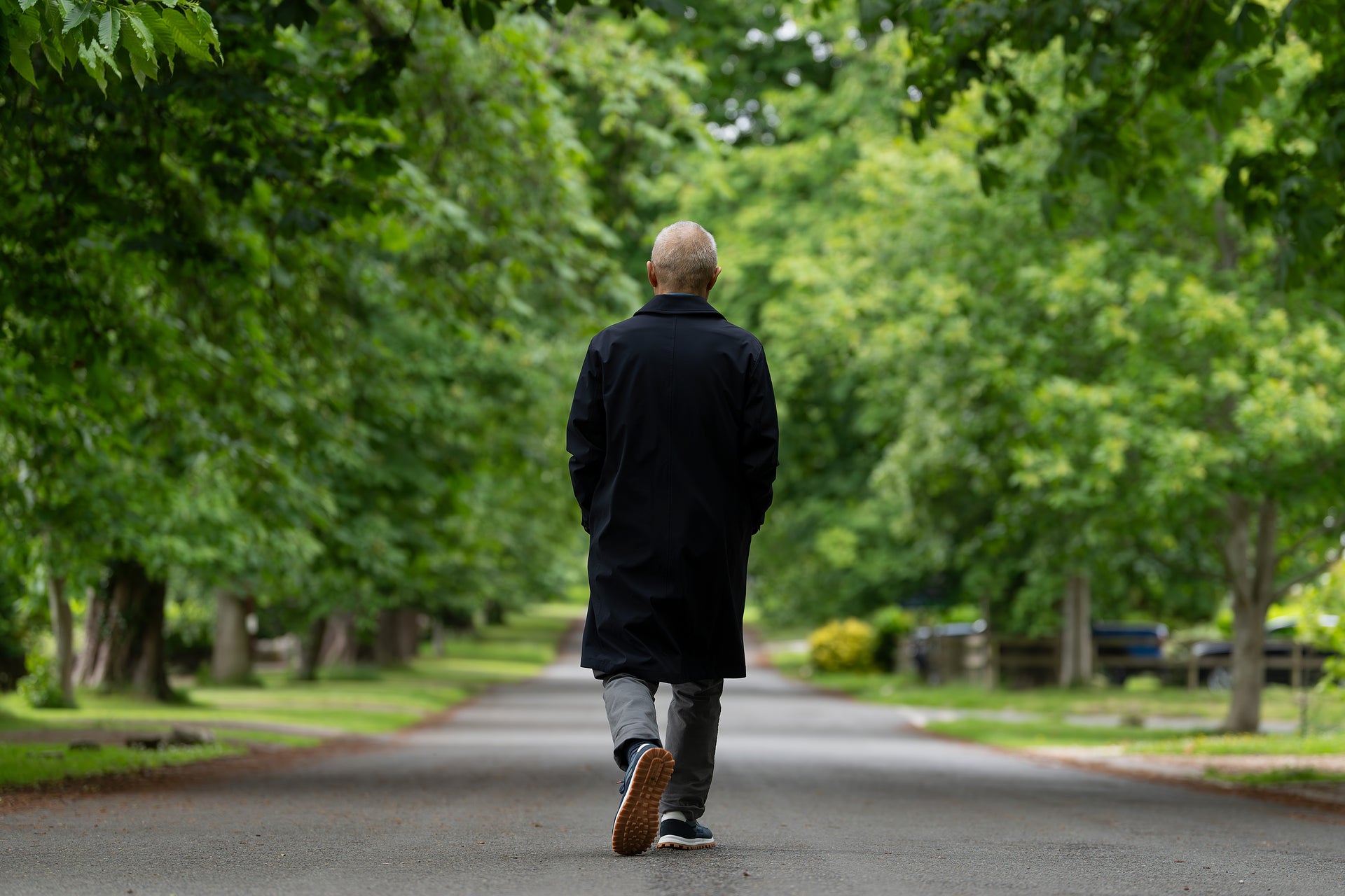 Ерик Тао, кога игра Кен Леунг, удаљио се од камере током сцене на крају наслова најновије епизоде ​​'Индустрије'