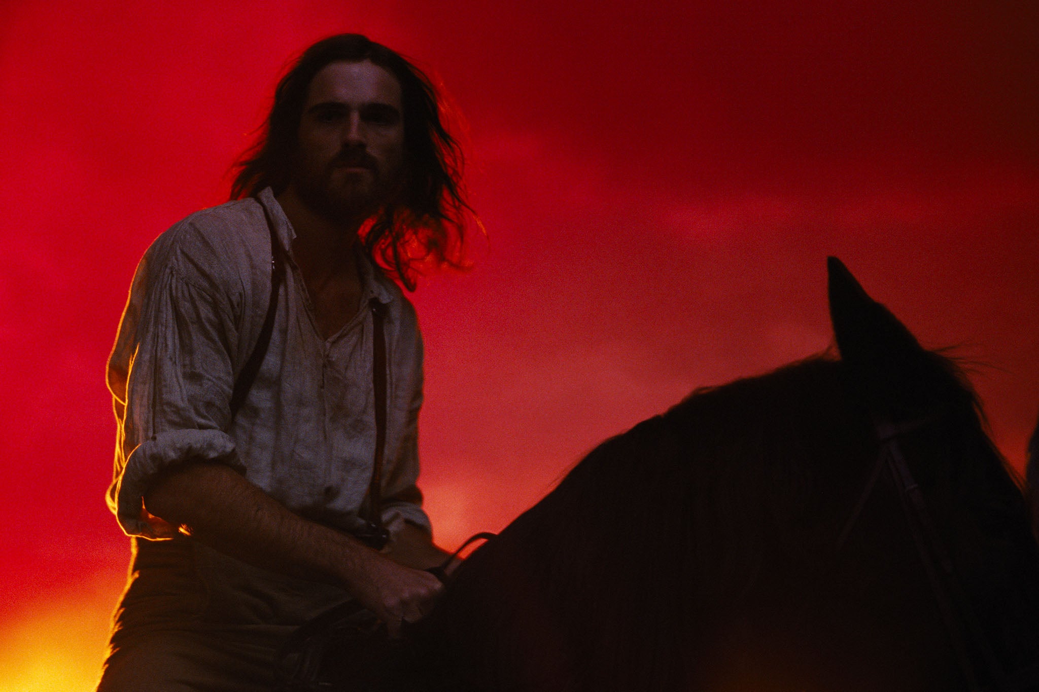 Џејкоб Елорди као Хитклиф у филму 'Вутхеринг Хеигхтс'