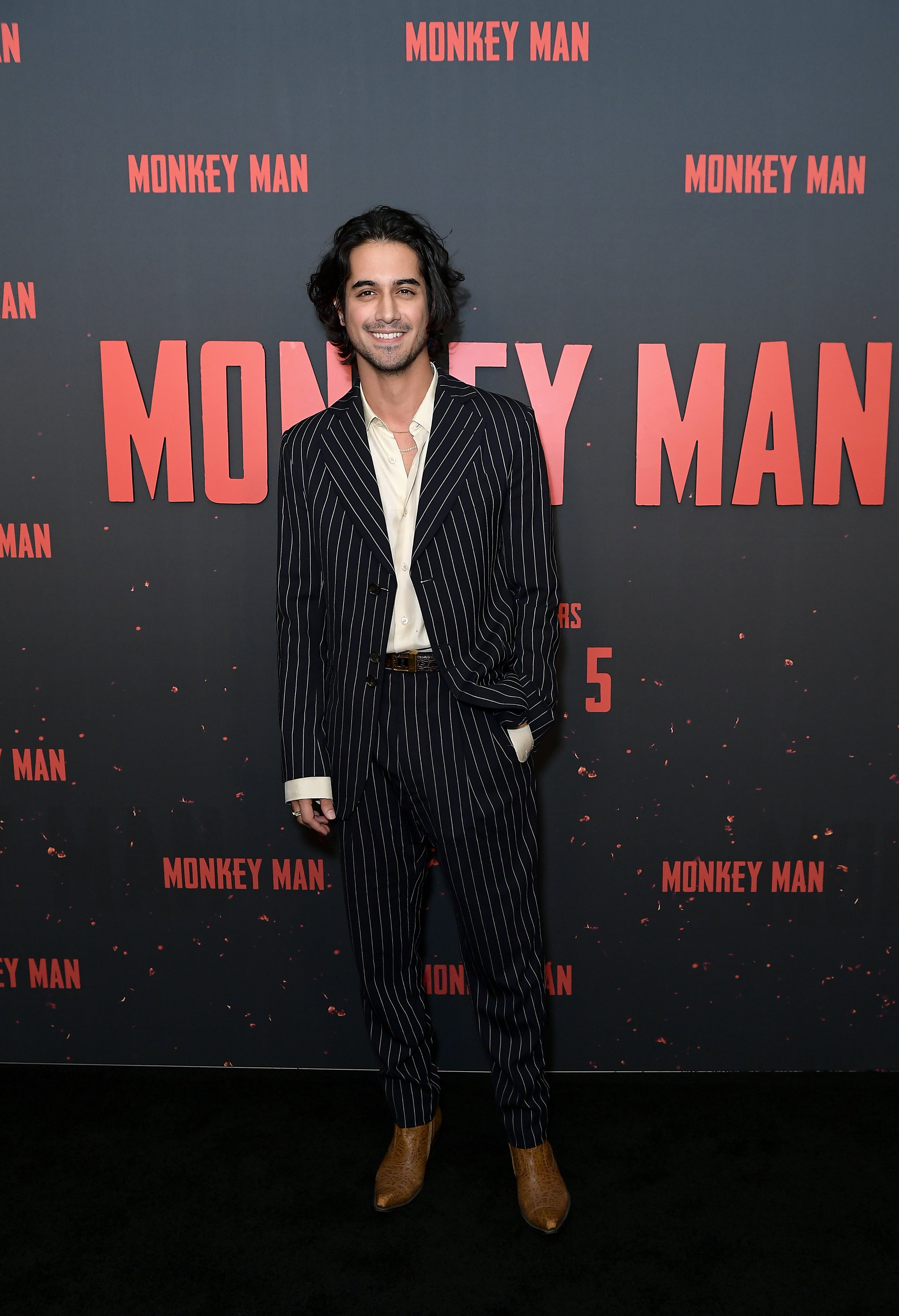 Аван Јогиа је био у све четири сезоне серије 'Вицториоус'