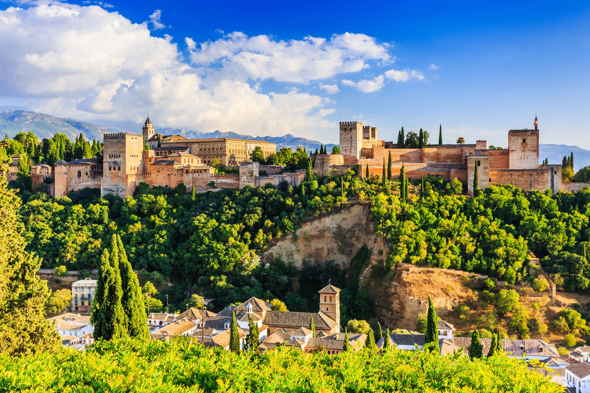 Buildings and cars damaged as earthquake hits southern Spain