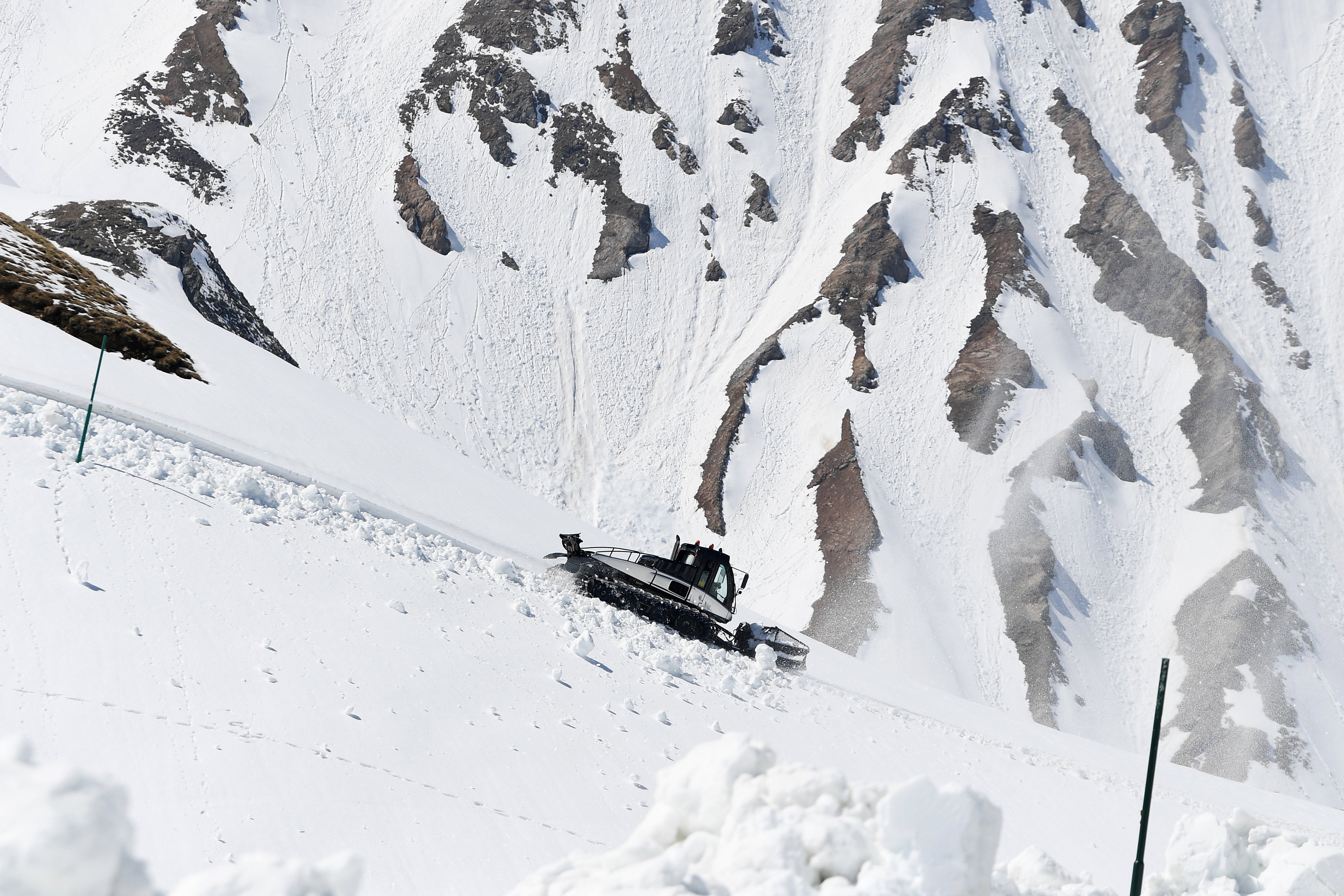 Rescue teams, including mountain police, firefighters, dog units, and army specialists, were deployed for over four hours