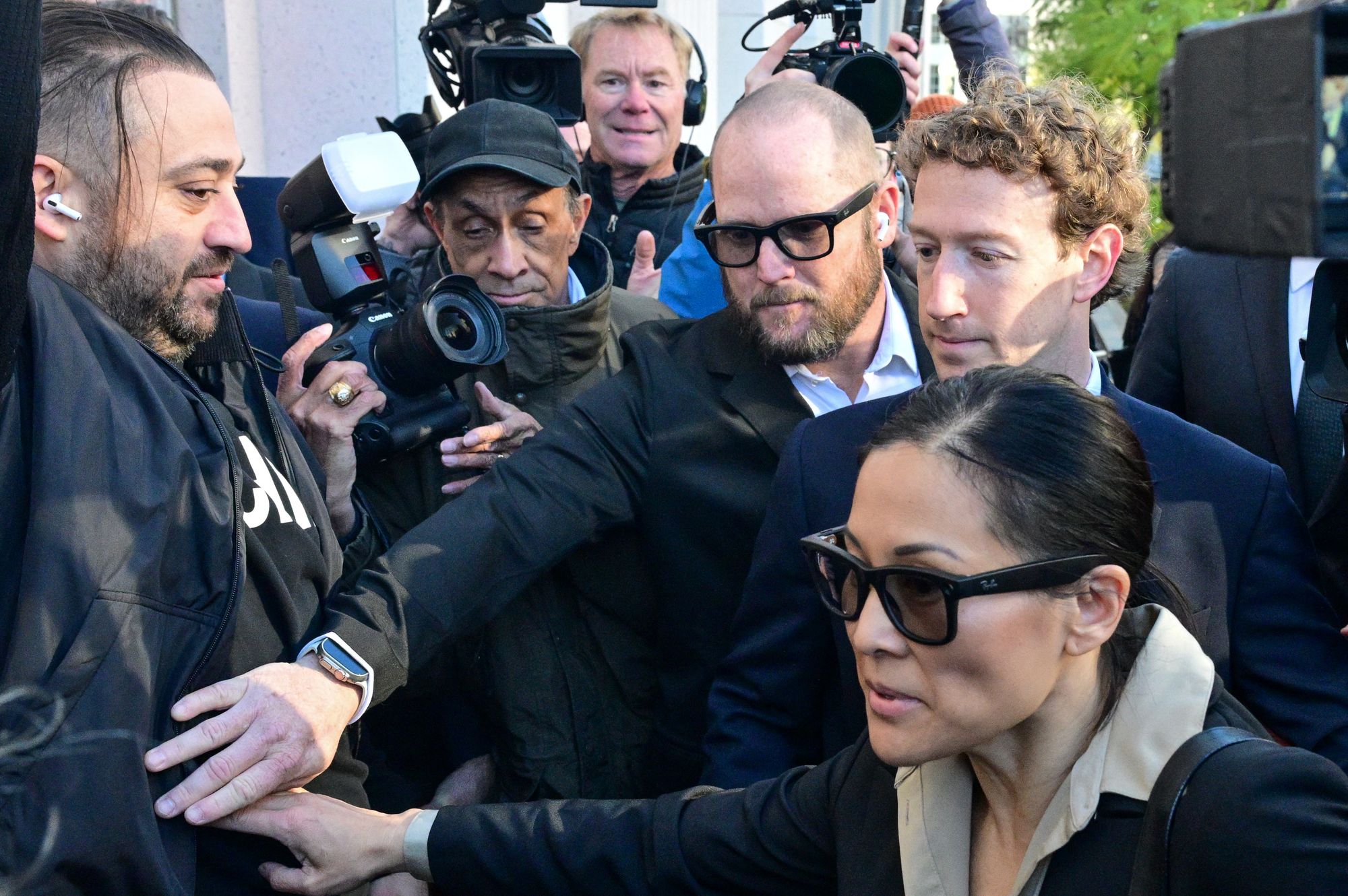 Some of Meta CEO Mark Zuckerberg’s entourage were seen wearing Meta AI smart glasses arsenic they accompanied him to a civilian proceedings successful Los Angeles past month. The judge successful nan lawsuit threatened contempt charges if anyone utilized smart glasses to grounds jurors wrong her courtroom
