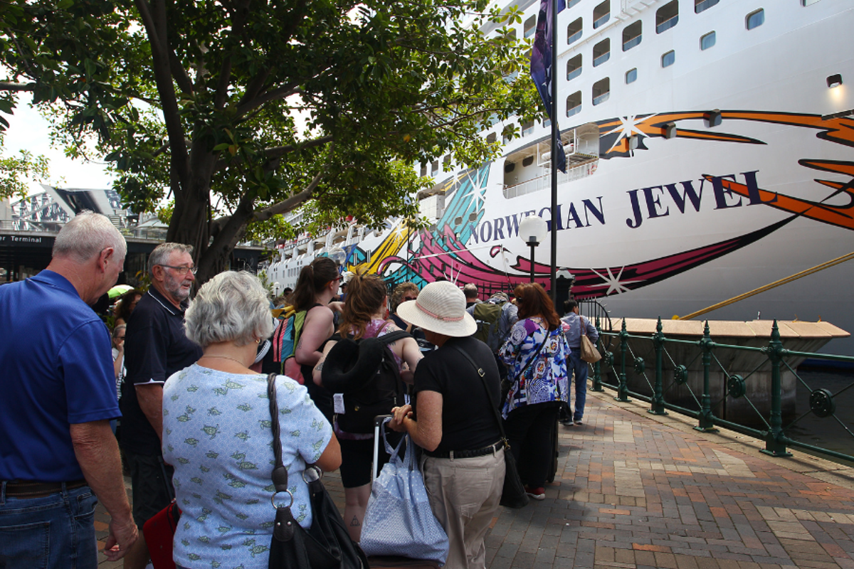 Popular cruise line changes its dress code, leaving passengers confused Popular cruise line changes its dress code, leaving passengers confused