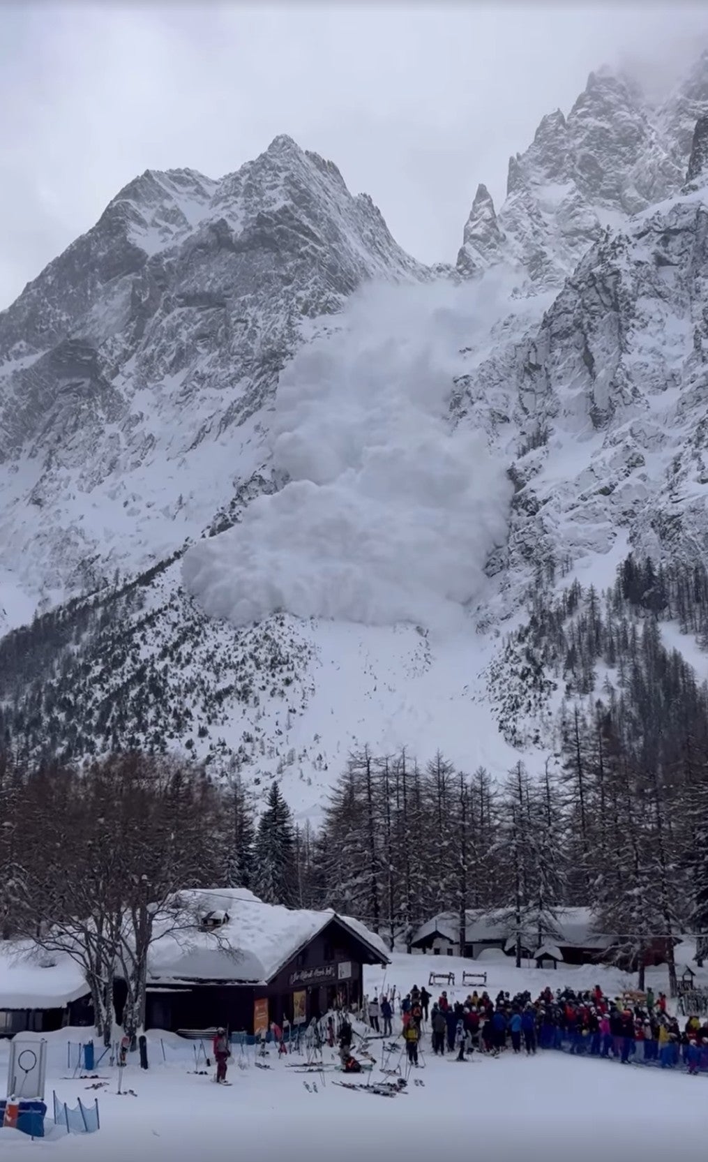 The avalanche struck the Zerotta chairlift in Val Veny