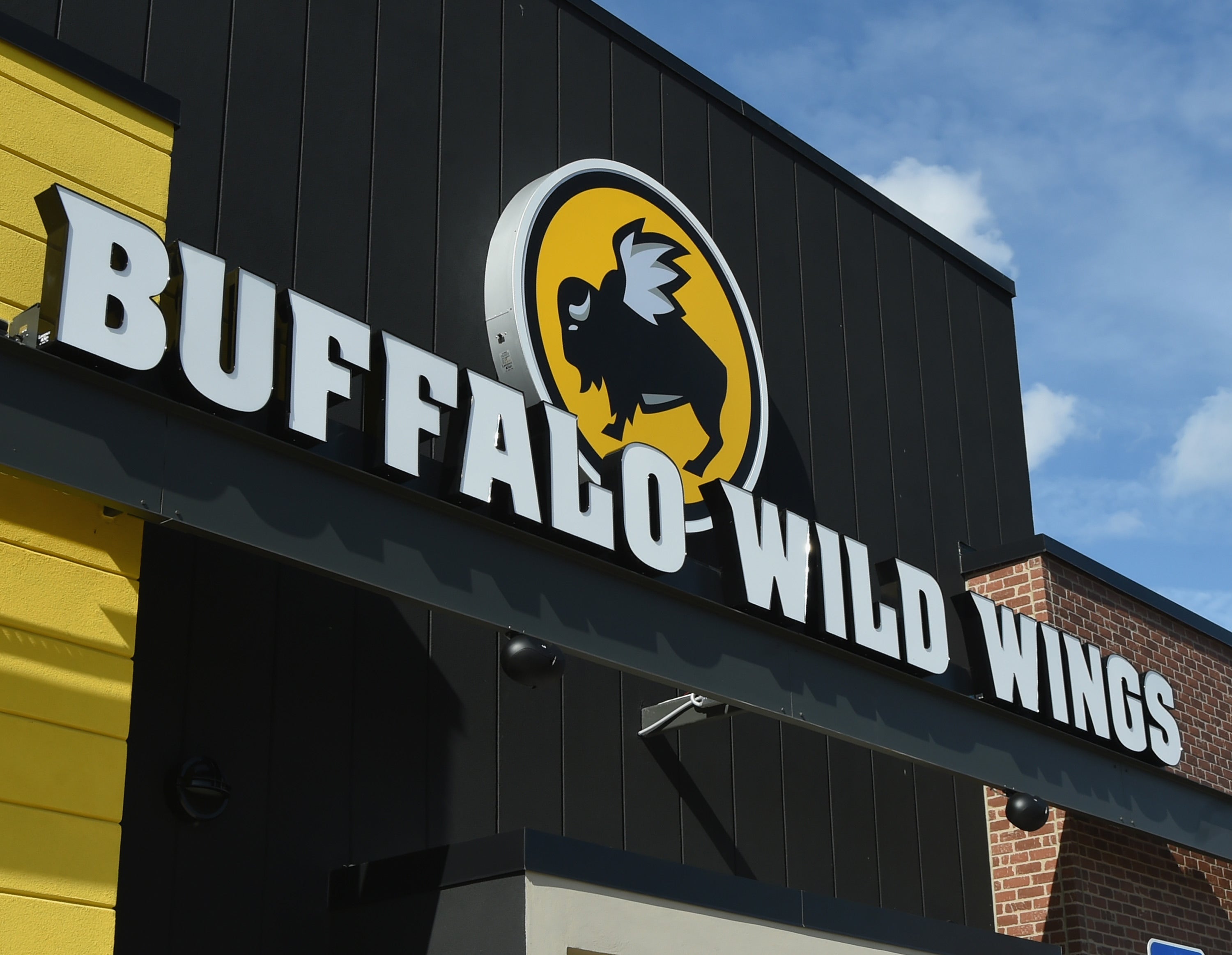 <p>Buffalo Wild Wings celebrated a judge tossing a lawsuit against the chain by promoting its BOGO boneless wings deal on social media</p>