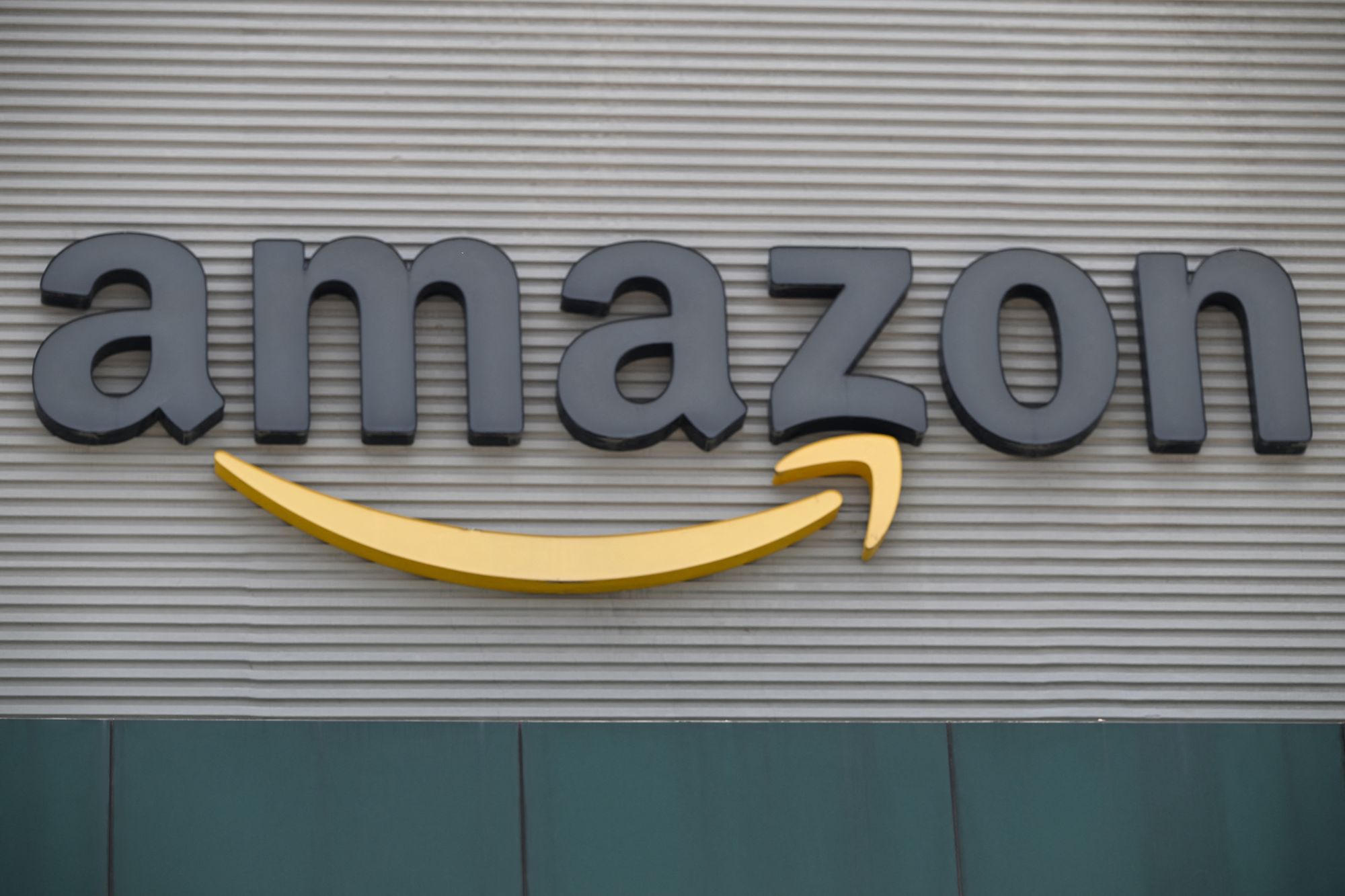 The families are seeking unspecified damages from Amazon under a Washington state product liability law for their relatives' deaths