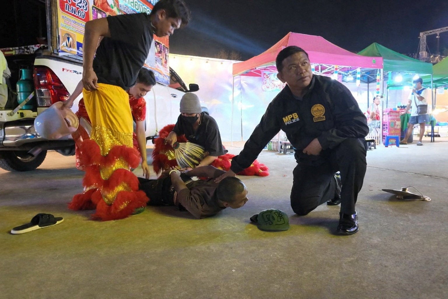 Thai police go undercover as lion dance crew to catch wanted burglar