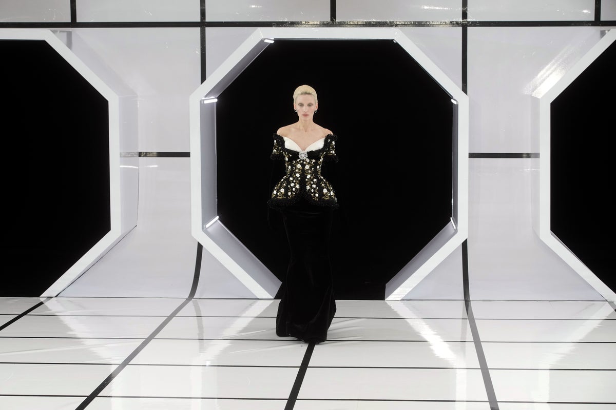 Richard Quinn signals the hourglass as key silhouette for autumn/winter 2026 Richard Quinn signals the hourglass as key silhouette for autumn/winter 2026