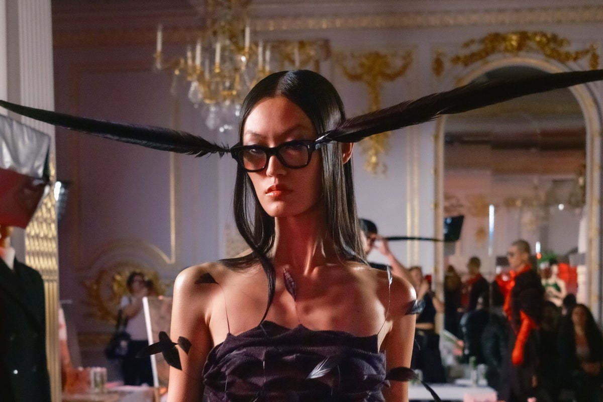 ‘Glass hair’ and noughties trends return at London Fashion Week ‘Glass hair’ and noughties trends return at London Fashion Week