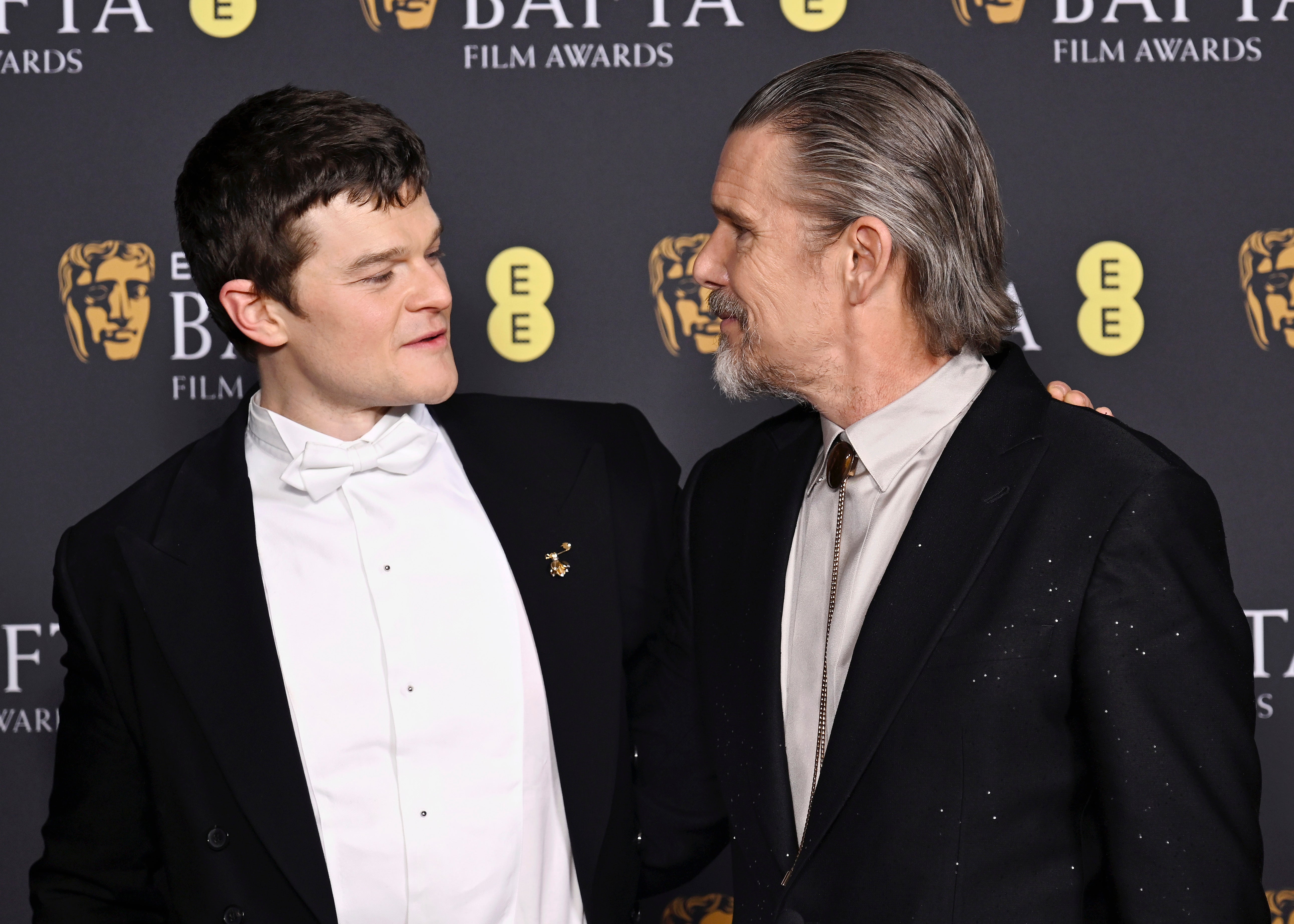 Роберт Арамајо са Итаном Хоуком, који га је инспирисао говором у његовој драмској школи Џулијард