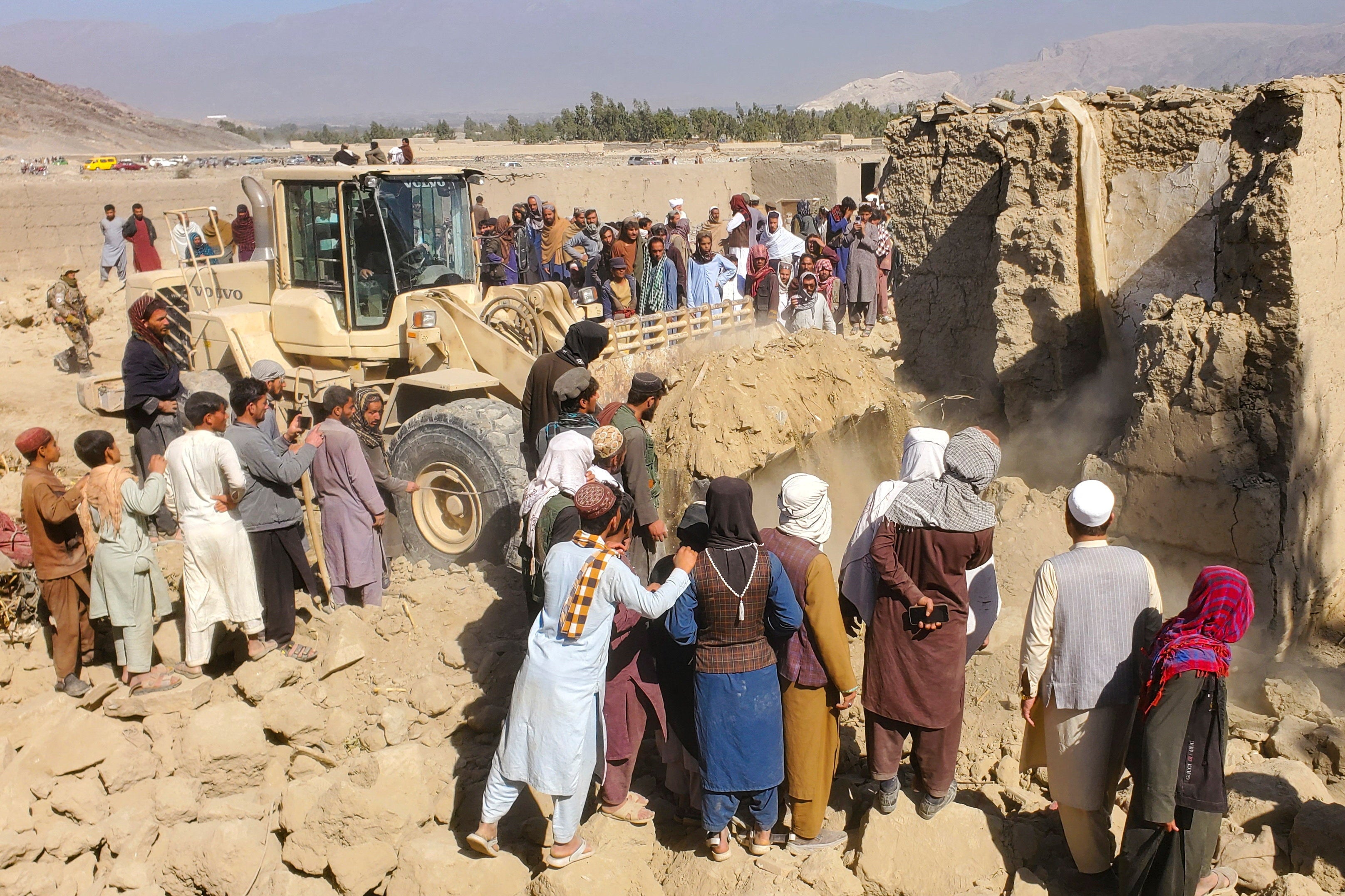 Residents gather at the site, following the Pakistani airstrikes, in Bihsud district, Nangarhar province, Afghanistan, 22 February 2026