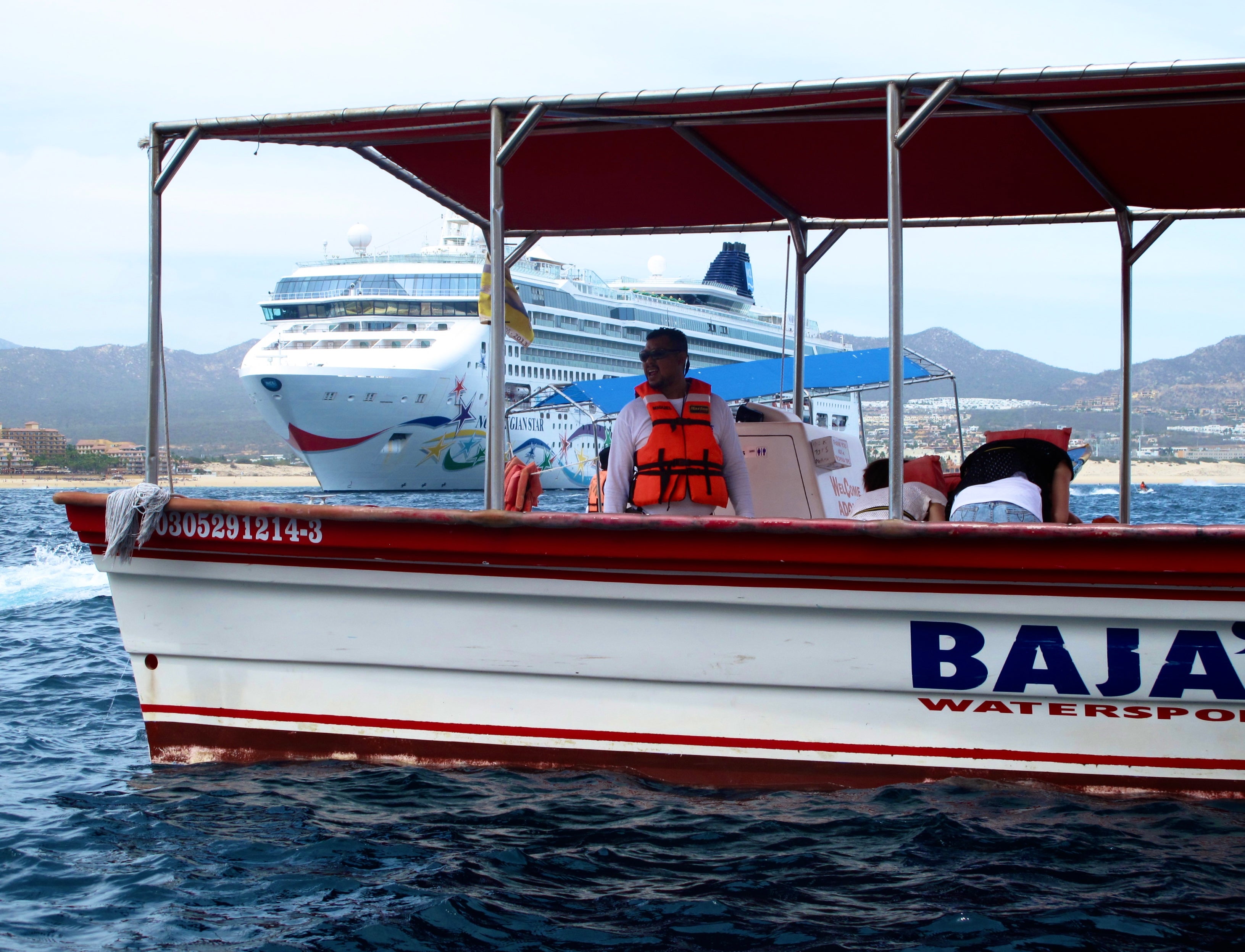 All clear? Cruise ship and tourist boat in Cabo San Lucas, currently regarded as safe