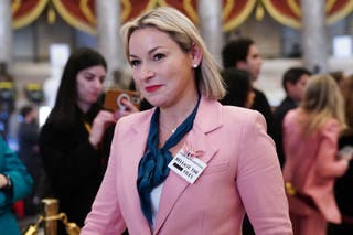 Dani Bensky, koja je preživjela Epsteina, gošća vođe manjine u američkom Senatu Chucka Schumera, stiže u Capitol na State of the Union