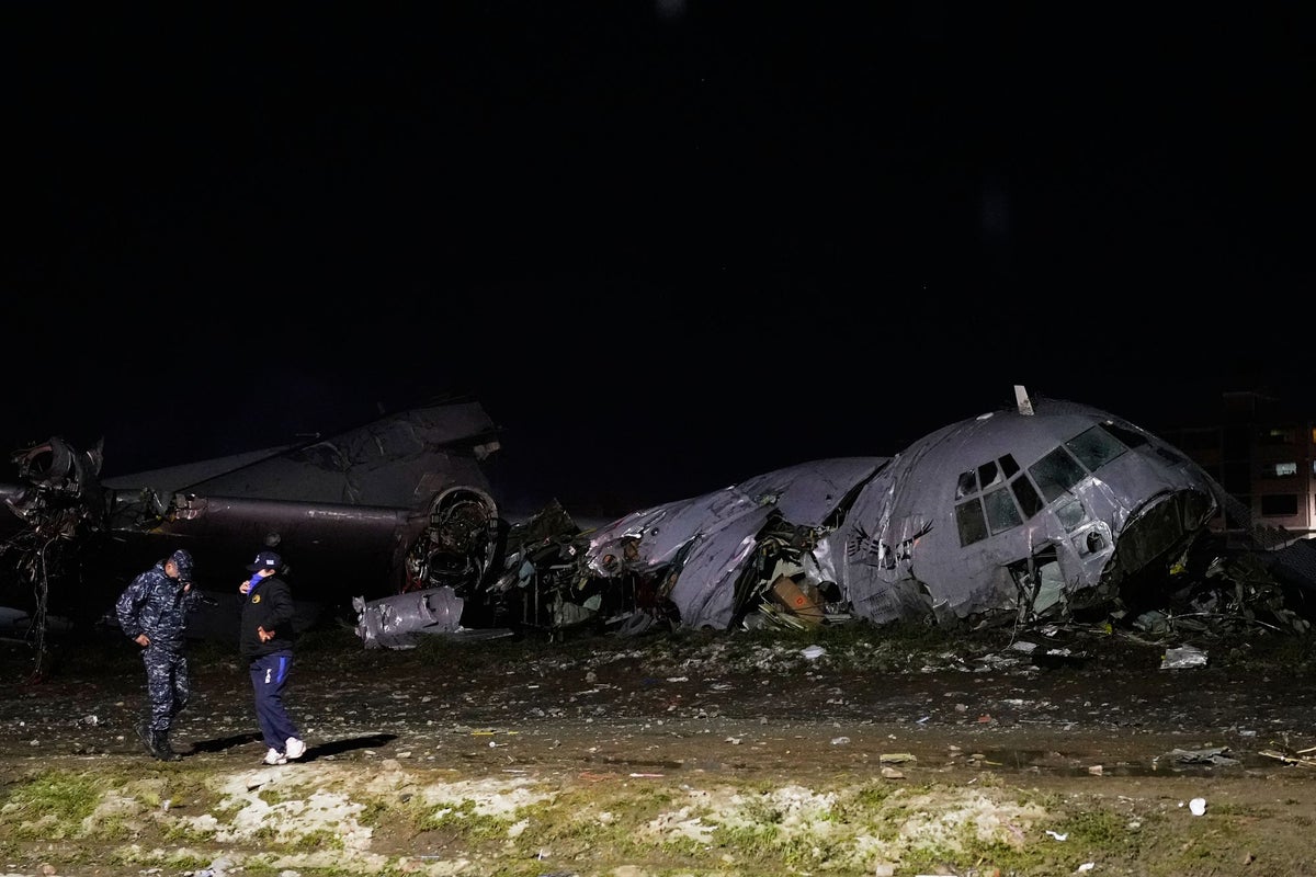 Military plane carrying money crashes in Bolivia, leaves at least 15 dead