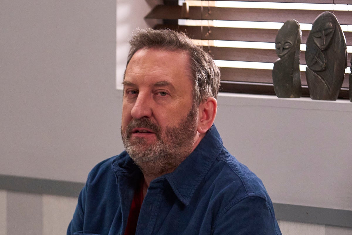 Lee Mack shares plan for ending Not Going Out