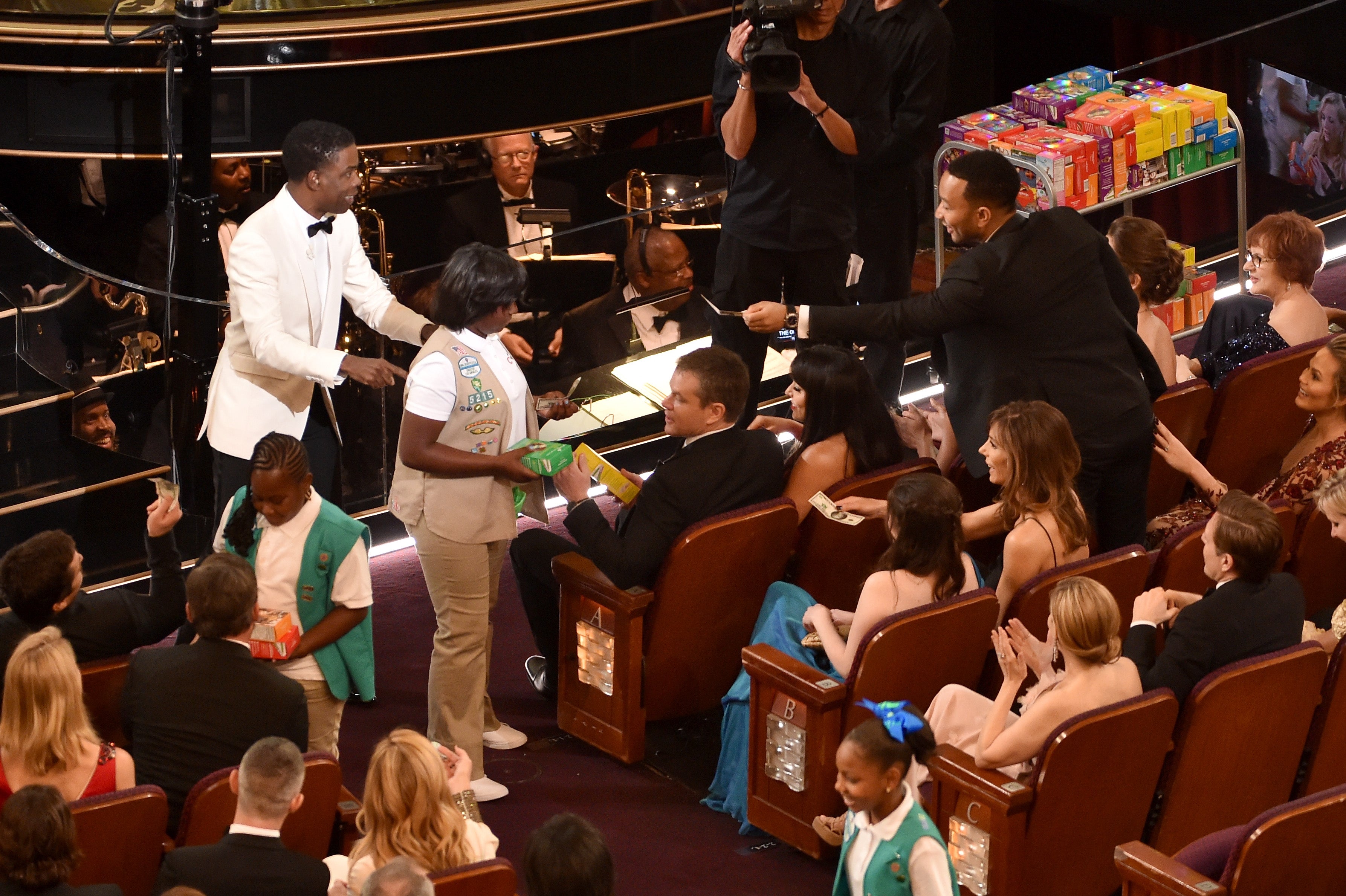 Girl Scouts are known for getting imaginative pinch wherever they waste their cookies, including astatine nan 2016 Oscars to Hollywood's biggest stars