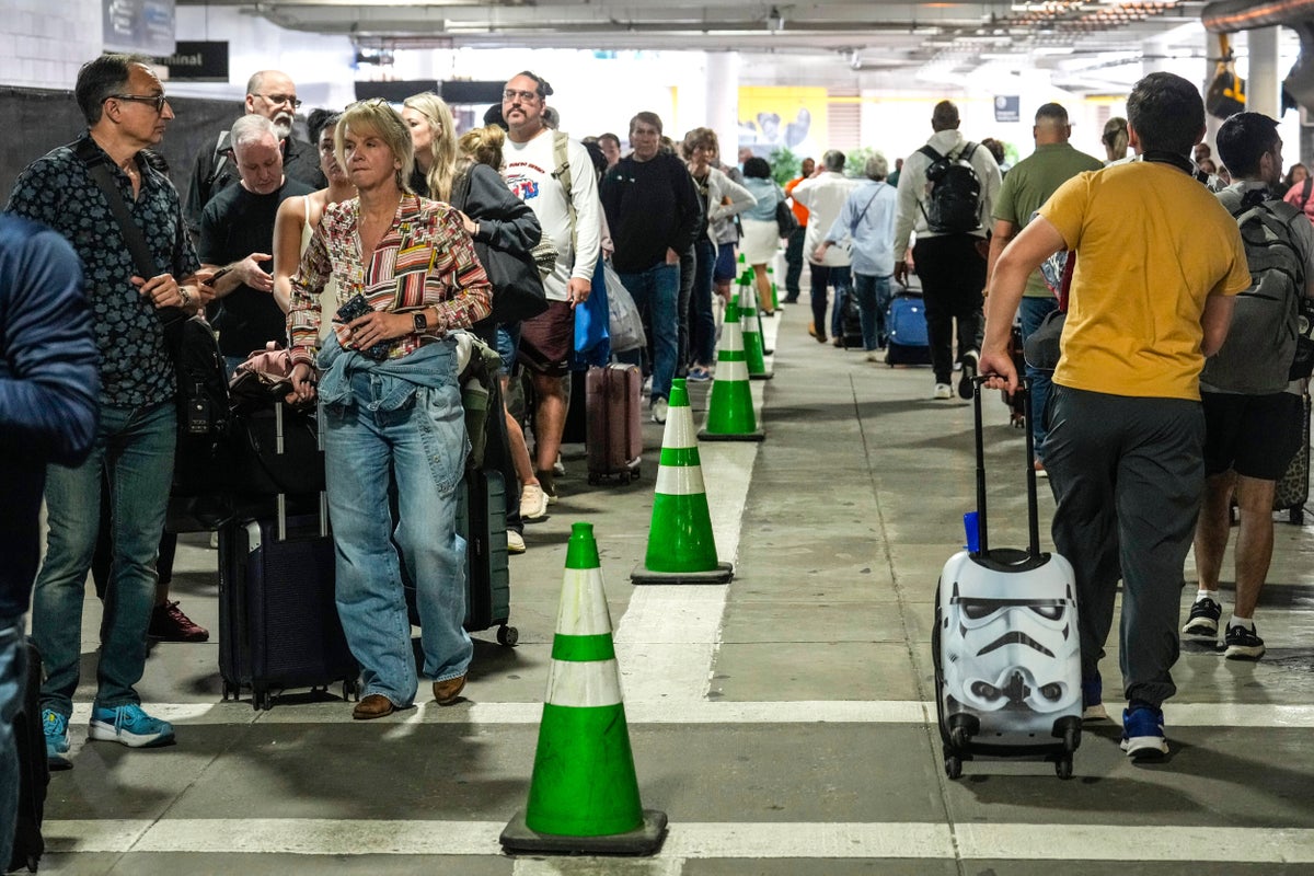 Five-hour airport waits?! US gov’t shutdown causes traveler ‘chaos’ and Spring Break isn’t even in full swing