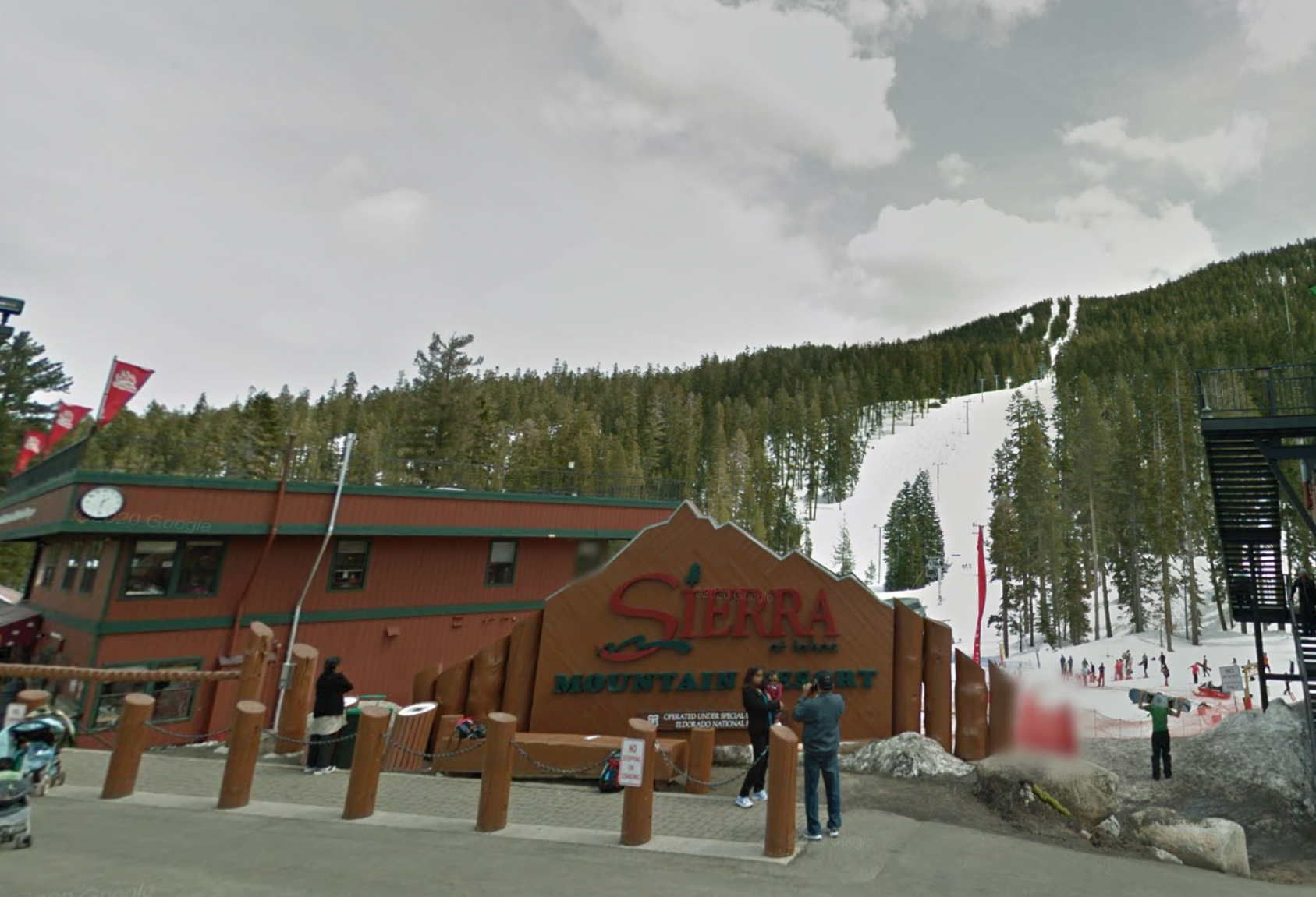 Boy, 8, fell 30 feet from chairlift at Tahoe ski resort, authorities say