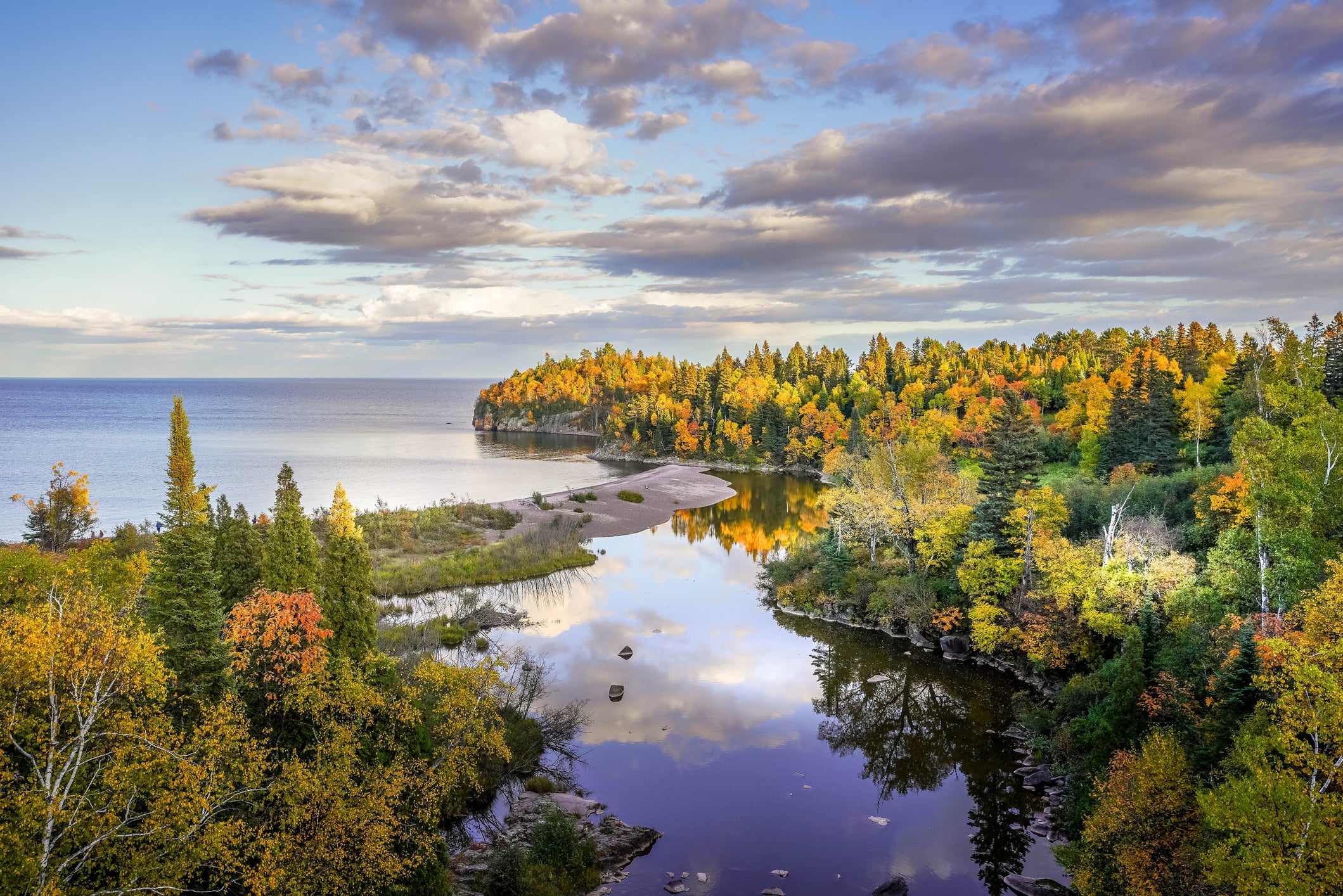 Lake Superior is nan world's largest freshwater reservoir by aboveground area, covering astir 31,700 quadrate miles