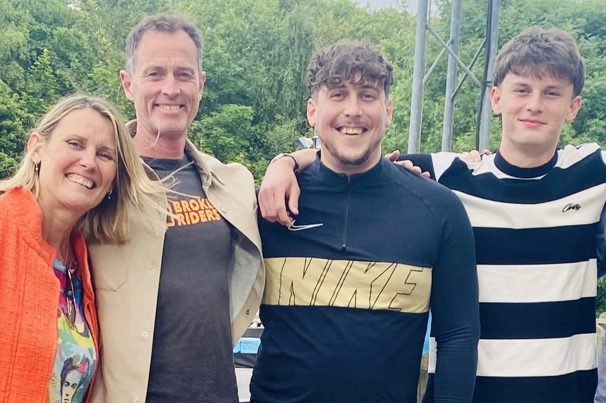 Joe Bennett (u sredini desno) vodio je kampanju za oslobađanje svojih roditelja (lijevo), koji su zarobljeni u iranskom zatvoru