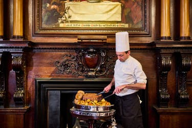 <p>The famous silver carving trolley returns to the Grand Divan, where roast beef is sliced tableside in a ritual that has defined Simpson’s for more than a century</p>