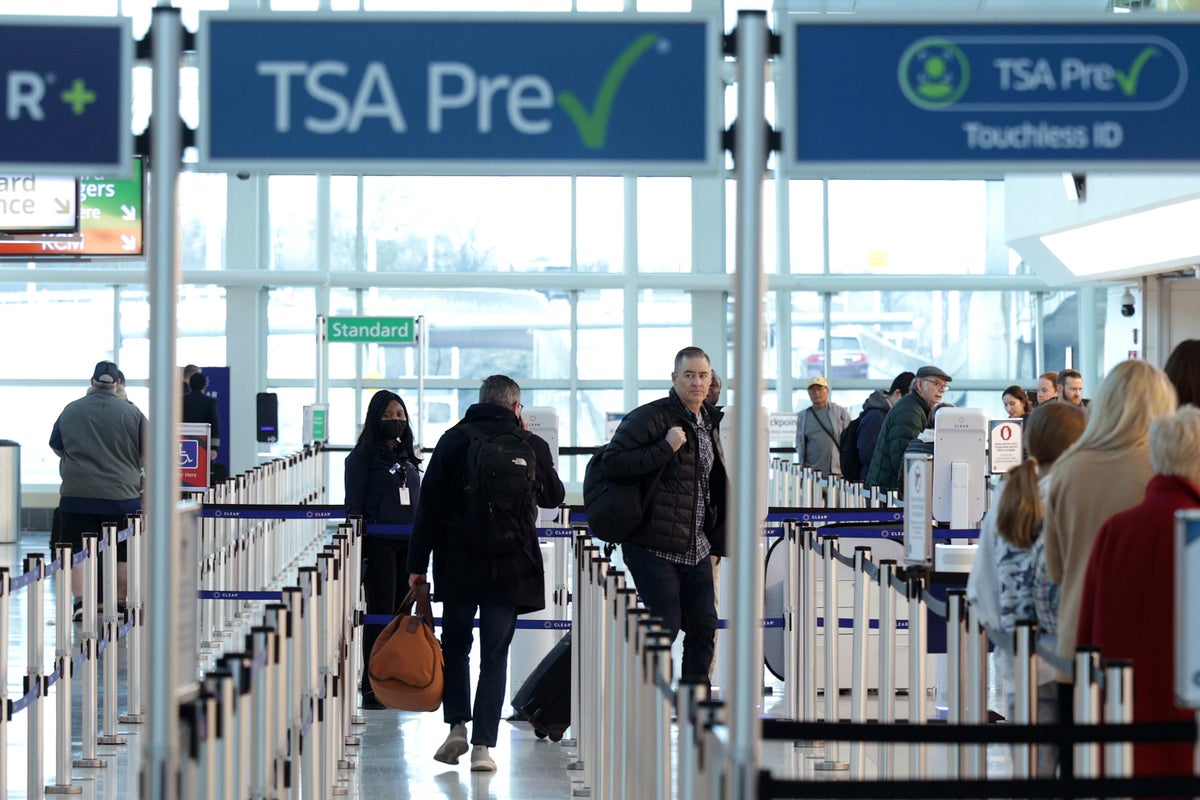 Airports launch food drives and donations to support unpaid TSA workers