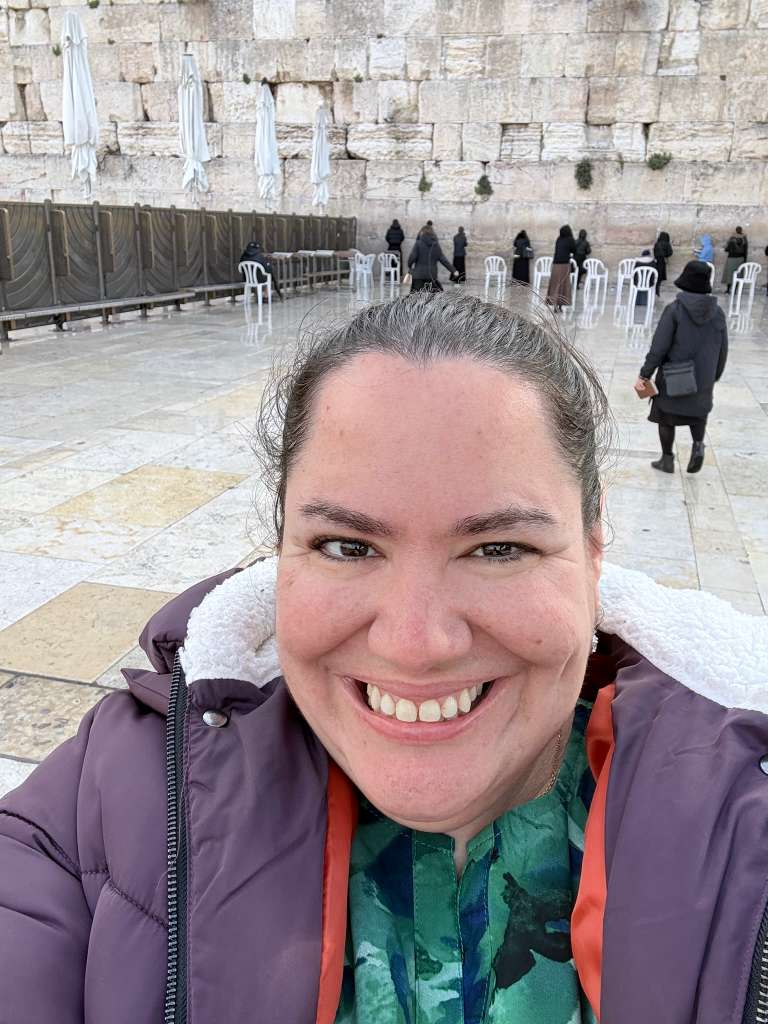 American stuck in Israel describes life under rocket fire as she tries to find a way back to New York City