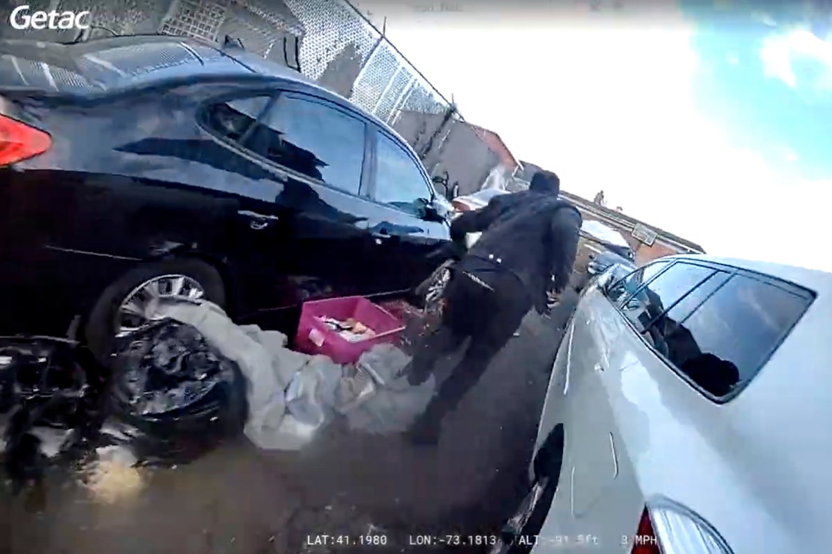 Officer with ‘anxiety attack’ took ambulance sent for dying man shot by police, report says