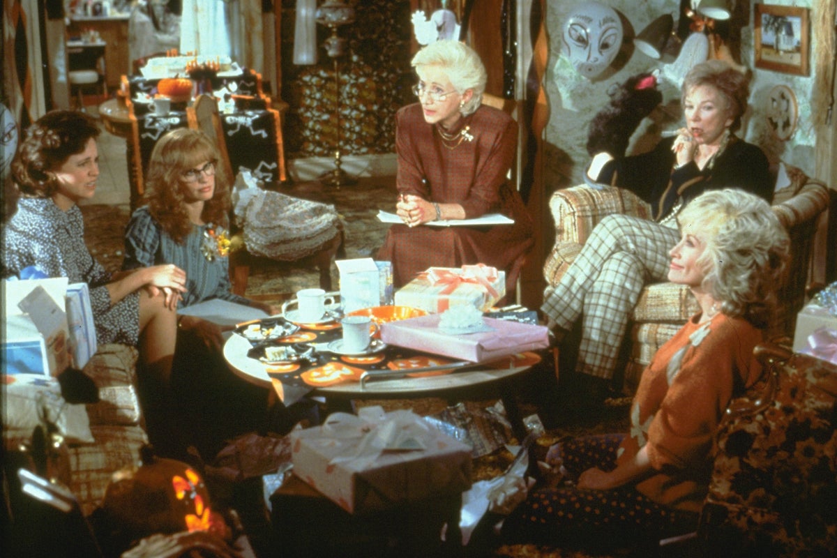 Photo: independent.co.uk How Dolly Parton Overcame a Director Who Disliked Her