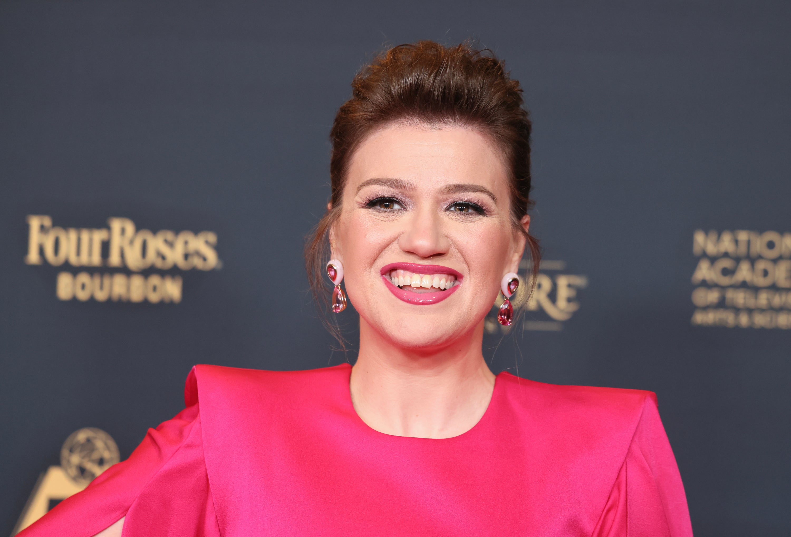 https://static.the-independent.com/2026/03/12/15/26/Kelly-Clarkson.jpeg?trim=18,0,19,0&width=1200&height=800&crop=1200:800