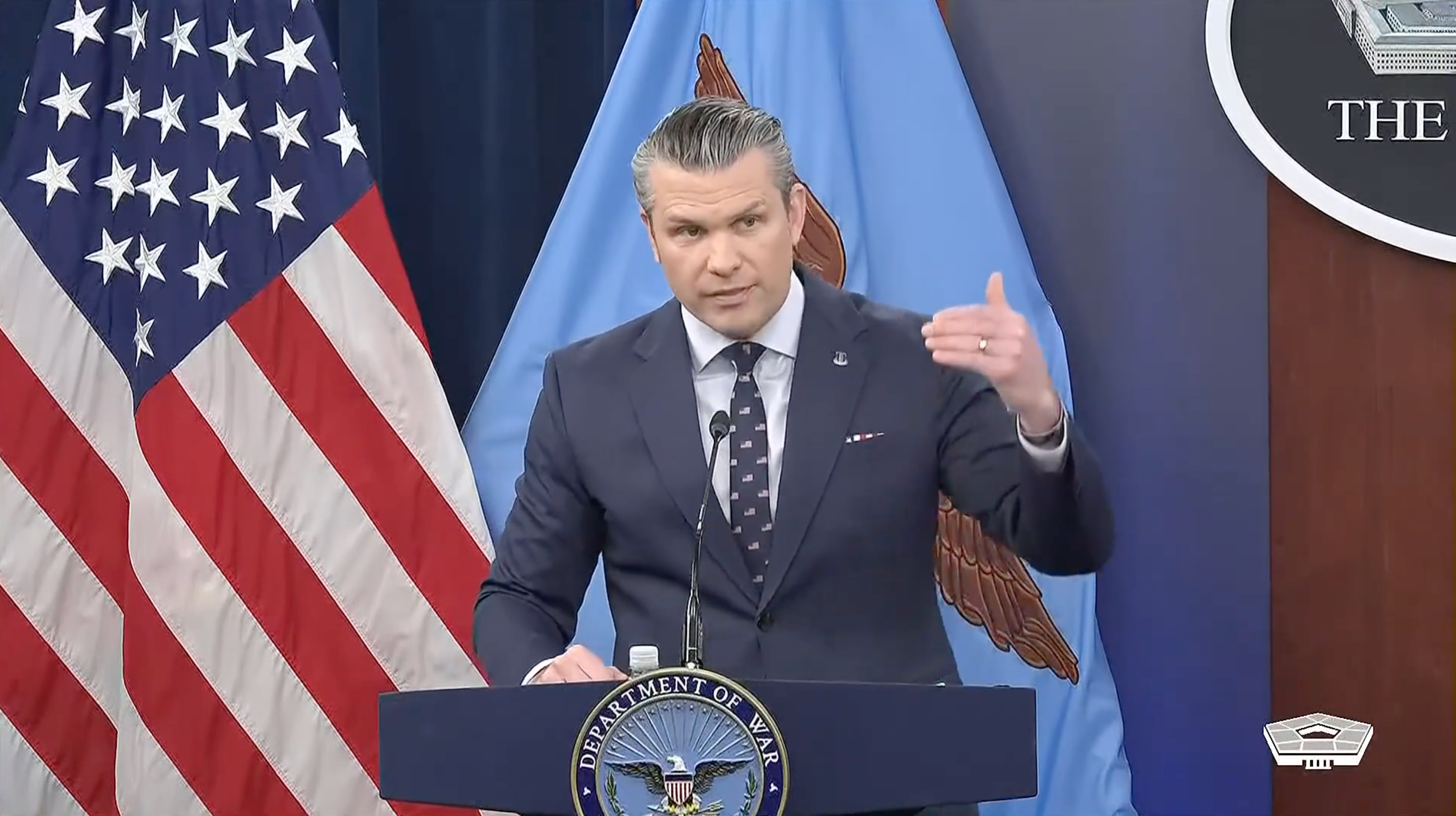 Defense Secretary Pete Hegseth’s erstwhile employer, Fox News, utilized a header he had ranted astir conscionable days earlier aft encouraging nan media to beryllium much ‘patriotic’