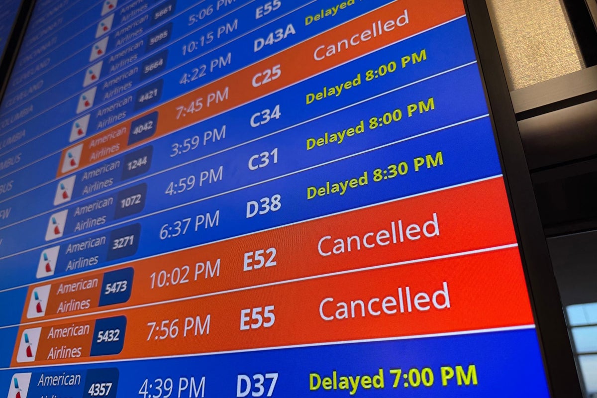 Passengers face lengthy delays at Washington DC-area airports after ‘strong odor’ at air traffic control center