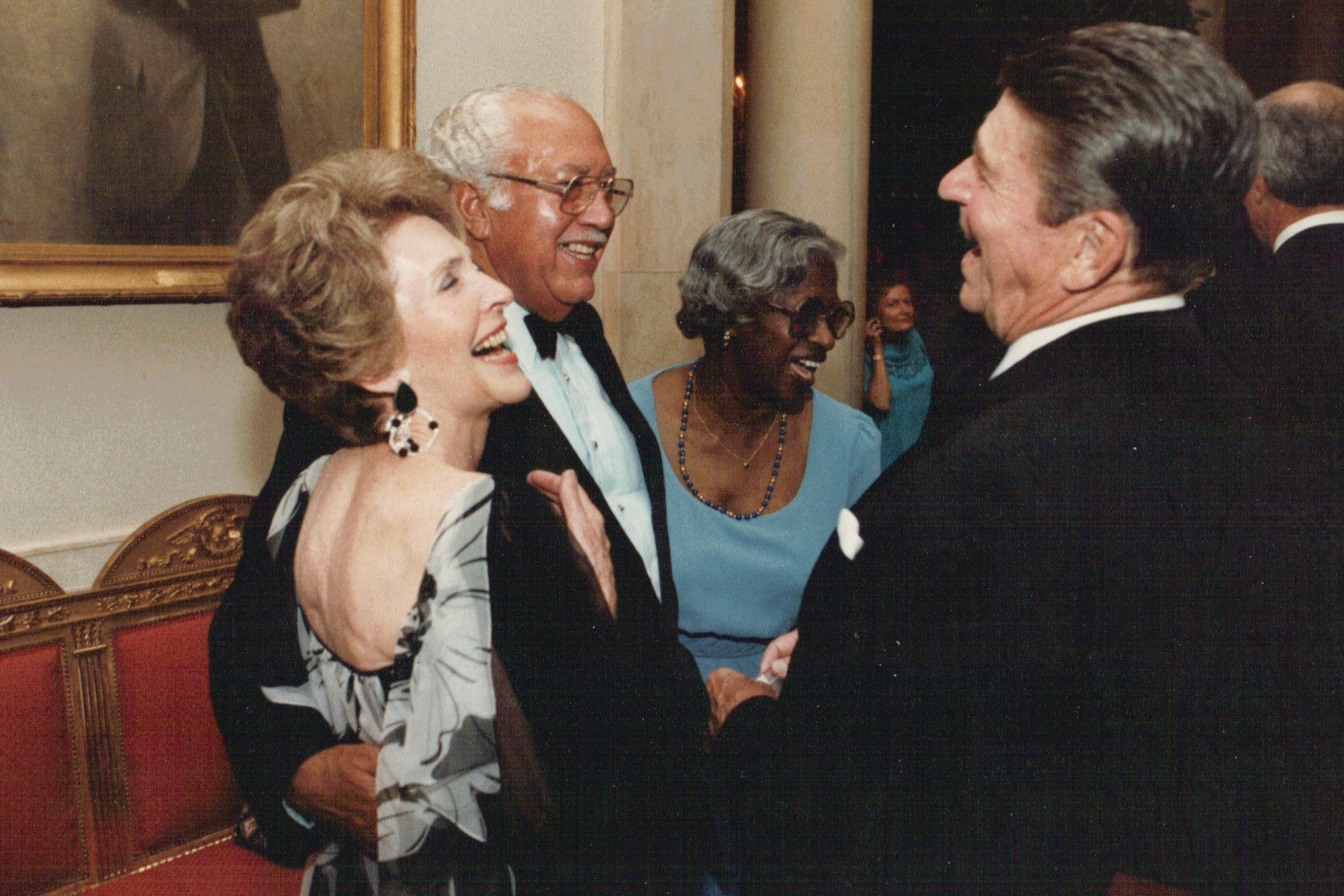 John Woodson Ficklin and his woman Nancy talk pinch President Ronald Reagan and First Lady Nancy Reagan successful 1983